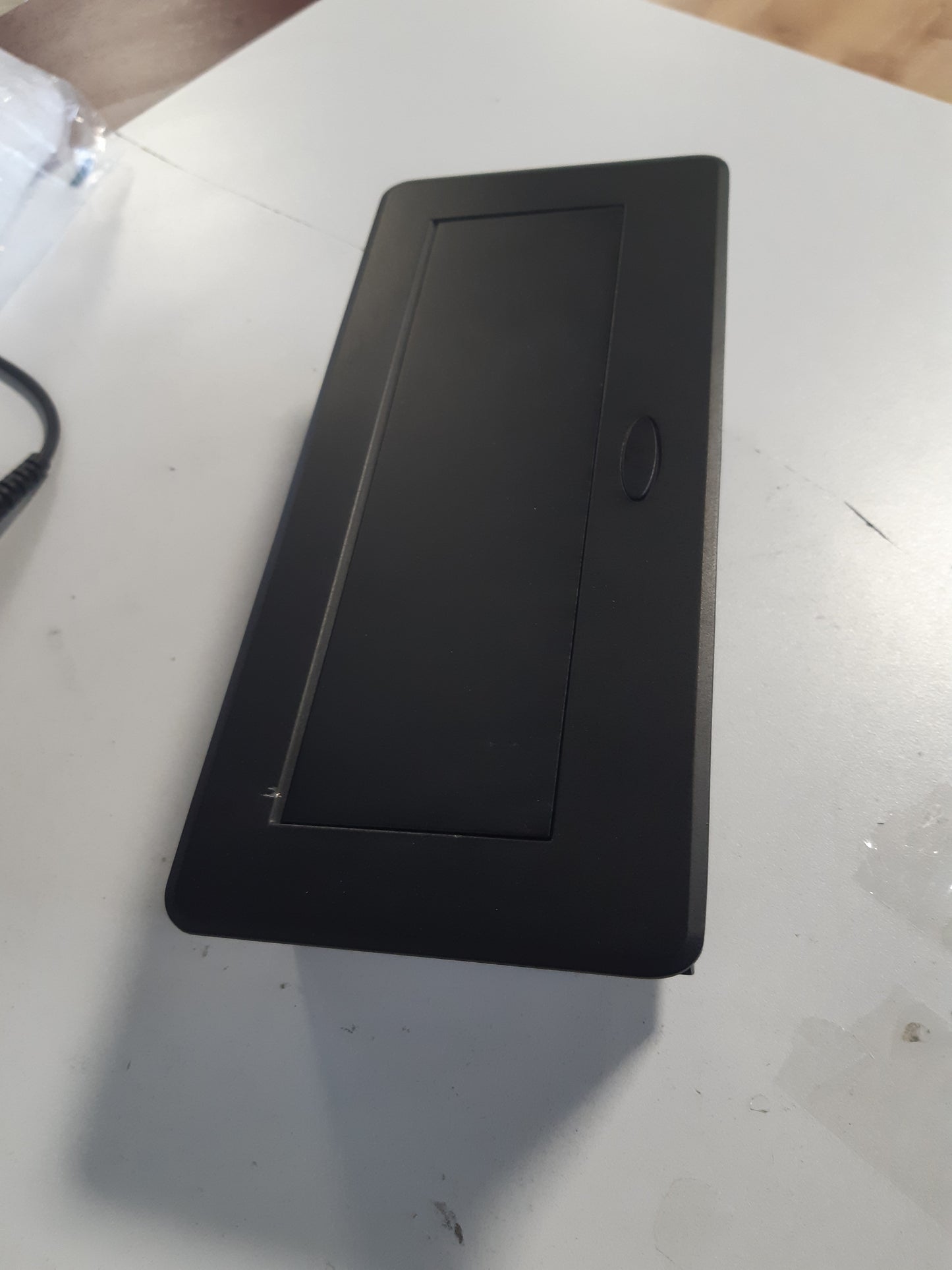 268427 - CPROSP Shirit elektrik i futur në banak, i zi, me 2 priza + 2 porta USB