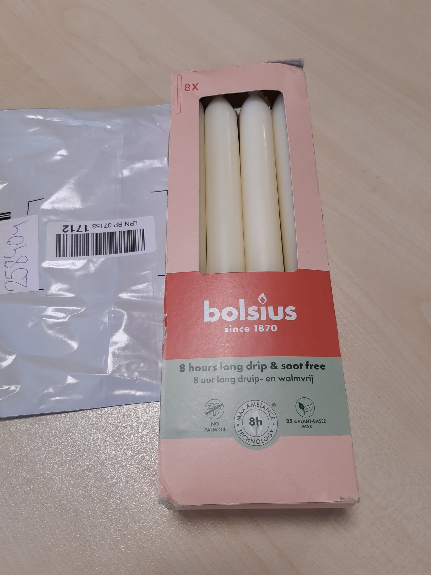 258404 - BOLSIUS Qirinj Smooth Taper - Ngjyrë Fildishi - 8 copë - 24 cm - Koha e djegies 8 orë - Pa aromë