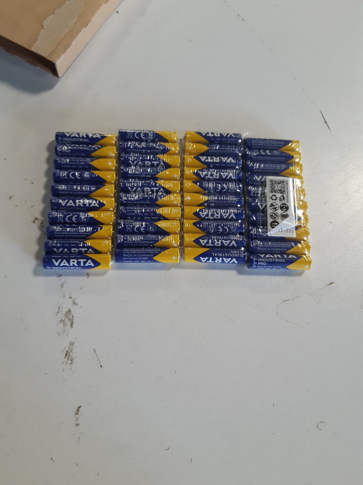 266972 - VARTA Bateri AAA, pako me 40 copë, bateri alkaline Industrial Pro, 1.5V, paketim ekologjik, prodhuar në Gjermani