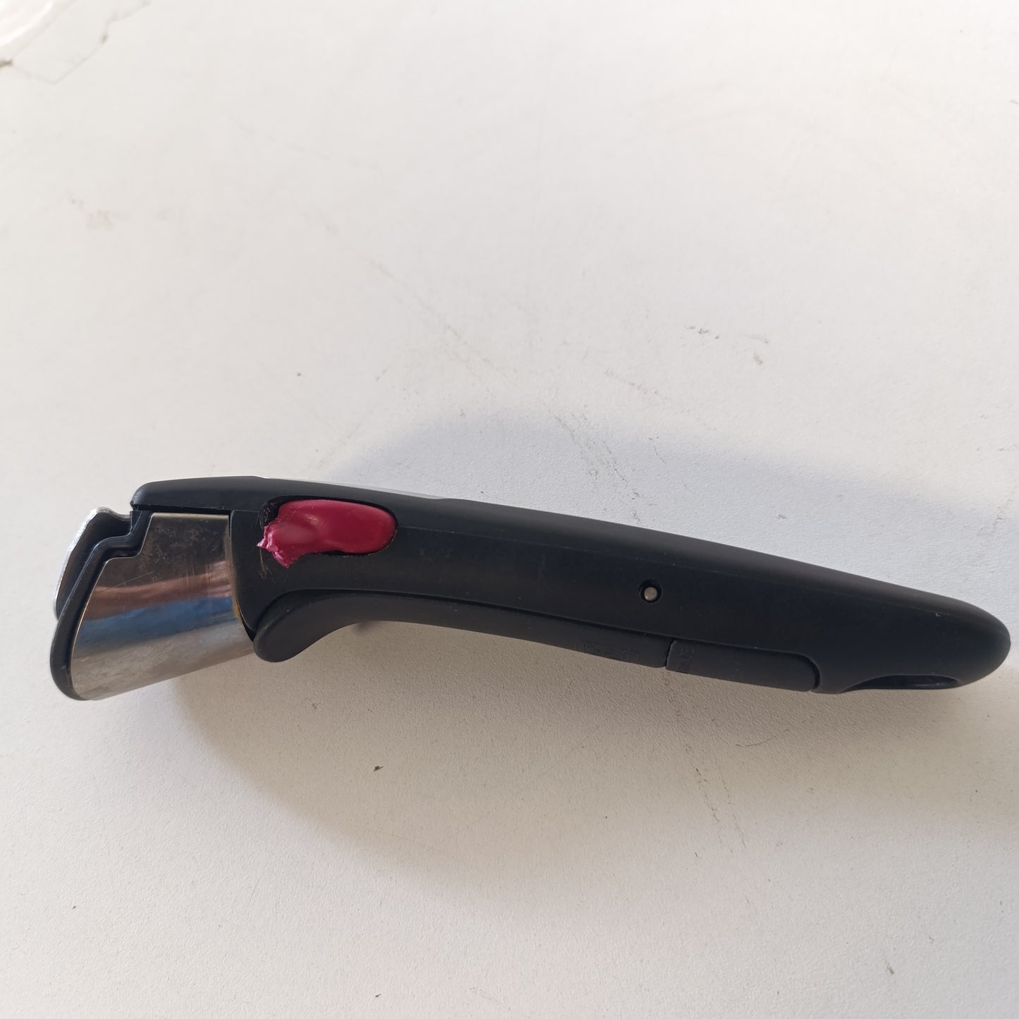 214710 - TEFAL Dorezë e lëvizshme Premium e zezë, kyç sigurie me 3 pika, 4.5 x 0.03 x 17.5 cm