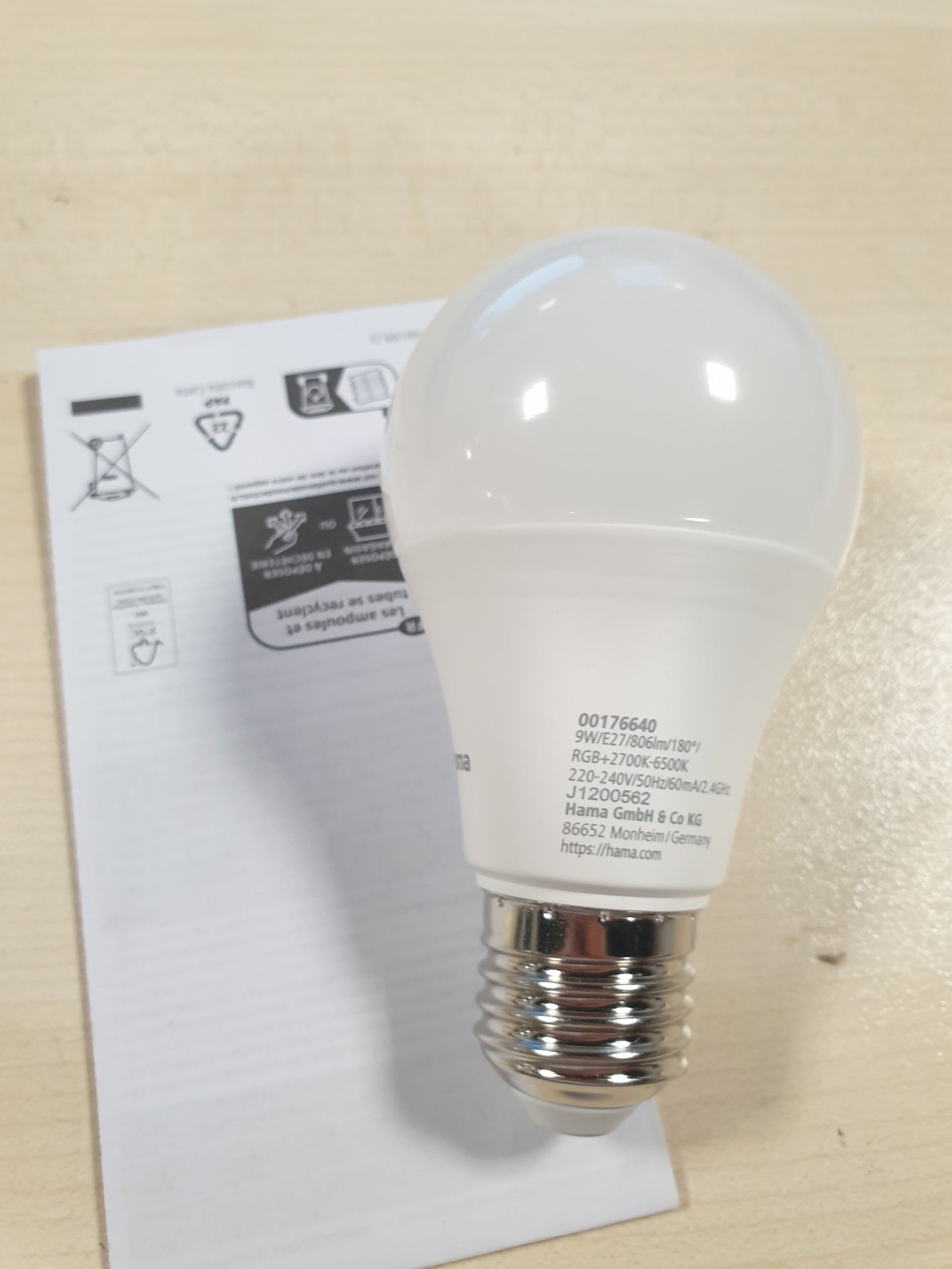 228882 - HAMA Llambë inteligjente Hama E27, 9W, RGB dhe e bardhë, Wi-Fi, e pajtueshme me Alexa, Google Assistant, Apple Home, SmartThings