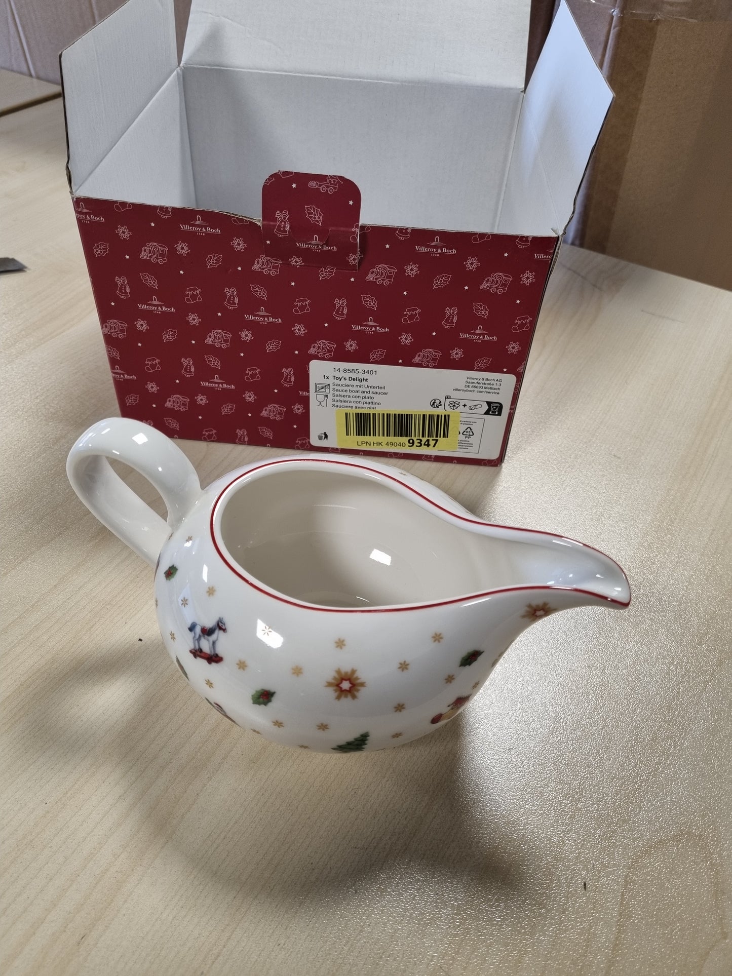 199501 - VILLEROY & BOCH - Varkë Salce Toy's Delight me Bazë, Ngjyra të Ndryshme, Material Porcelan Premium, Përdorim për Krishtlindje