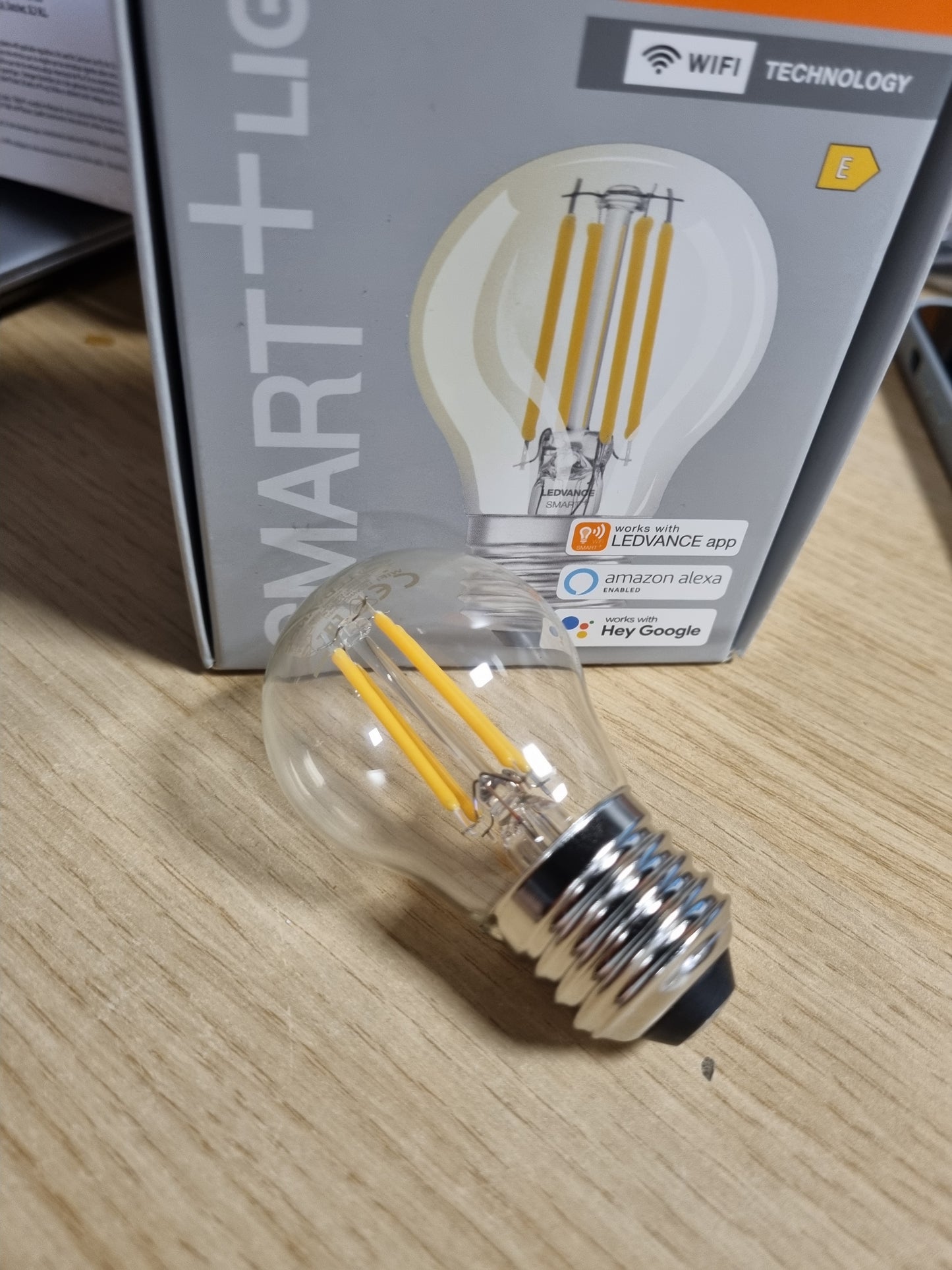 234254 - Llambë LED Classic P40 me Filament, 4W, Dritë e Bardhë e Ngrohtë (2700K), Xham i Mat (Frosted), Soket E27.