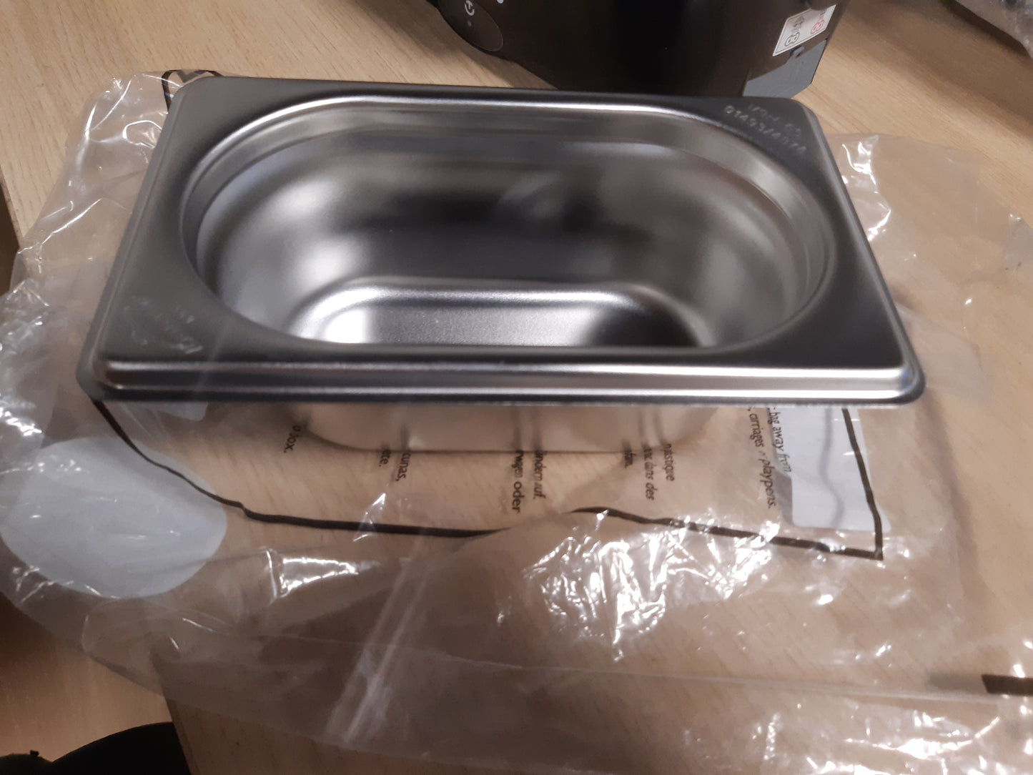 141788 - Lacor 66965Z enë prej çeliku inox 1/9, me përmasa 176 × 108 × 65 mm, ideale për ruajtje dhe servirje ushqimi.