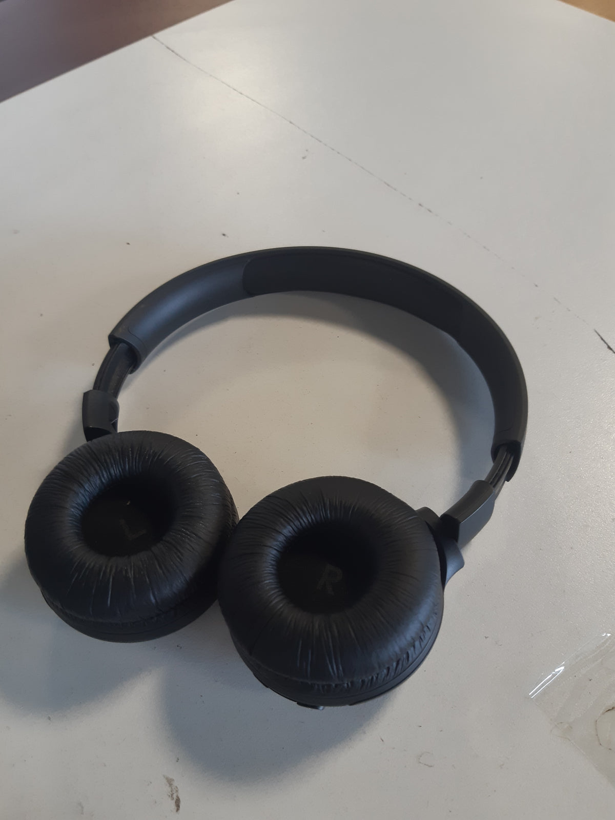 268120 - JBL TUNE 510 BT – Kufje Bluetooth On-Ear – Të zeza – Kufje të paloshme – Jetëgjatësi e baterisë deri në 40 orë