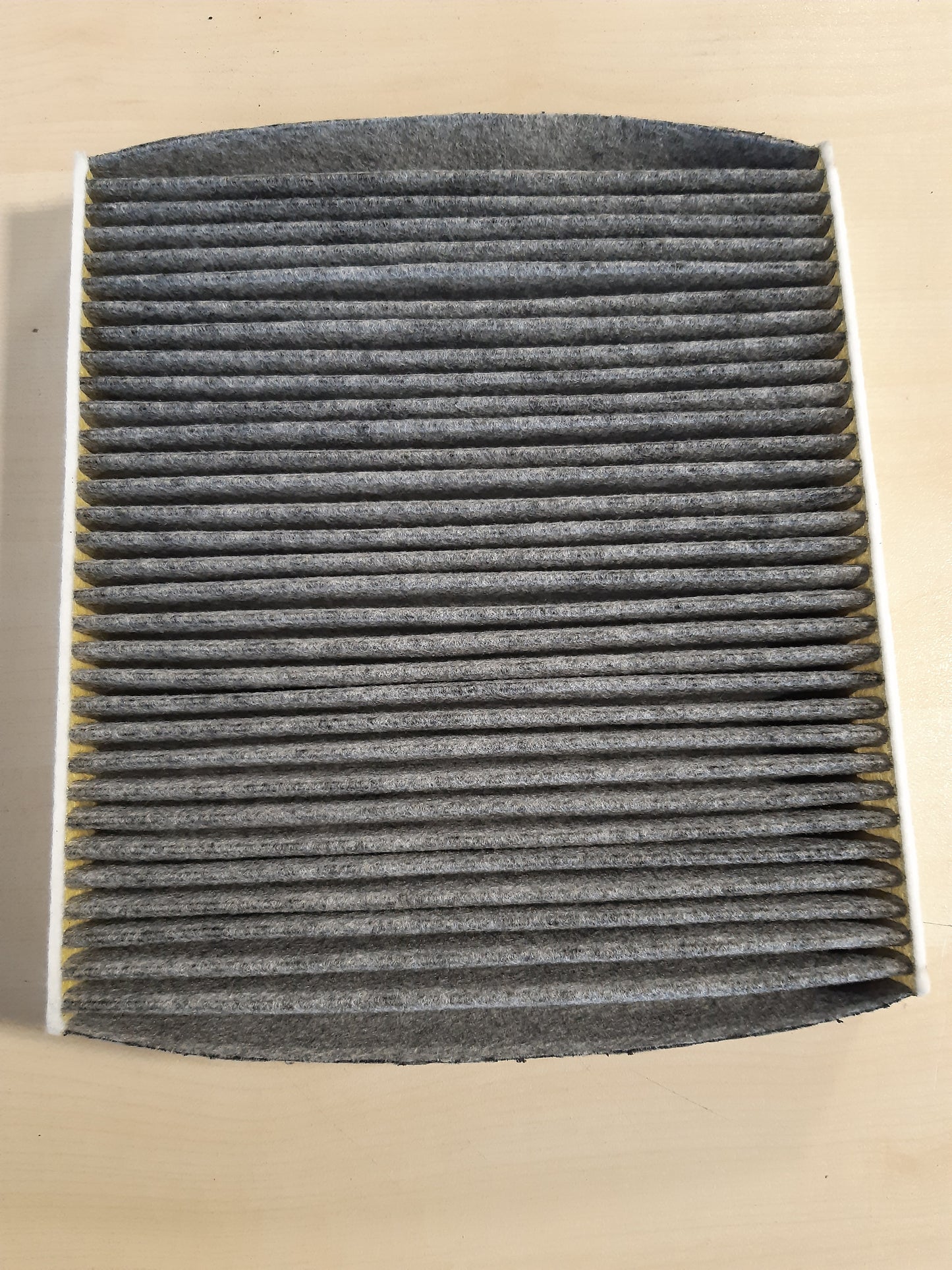 164001 - BOSCH R2543 - Filtri i Ajrit të Kabinës me Karbon të Aktivizuar, Filtron Aromat, Polenin dhe Pluhurin - Filtër Zëvendësues për Cilësi më të Mirë të Ajrit në Brendësi të Automjetit