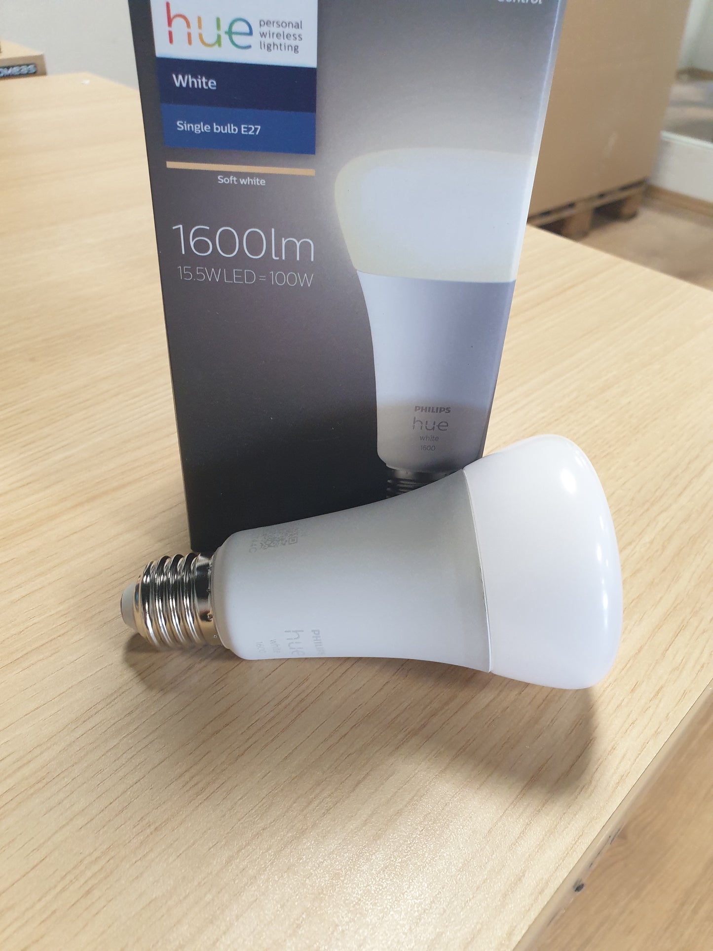 261191 - PHILIPS HUE White E27, pako e vetme, 1600lm, dritë e bardhë e ngrohtë, e errësueshme, kontroll nëpërmjet aplikacionit, pajtueshme me Amazon Alexa