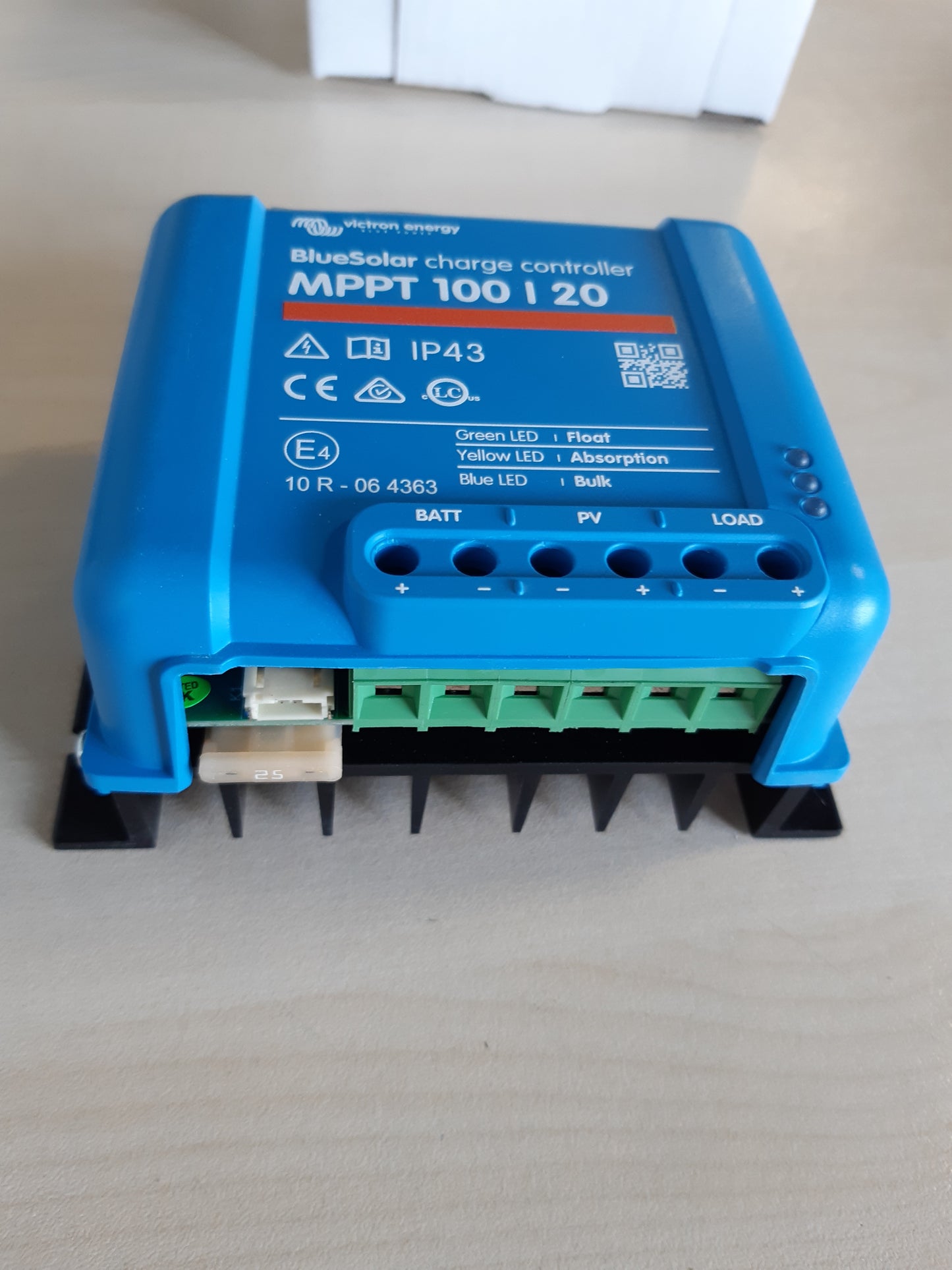 255111 - VICTRON ENERGY BLUESOLAR MPPT 100V 20 AMP 48-VOLT
