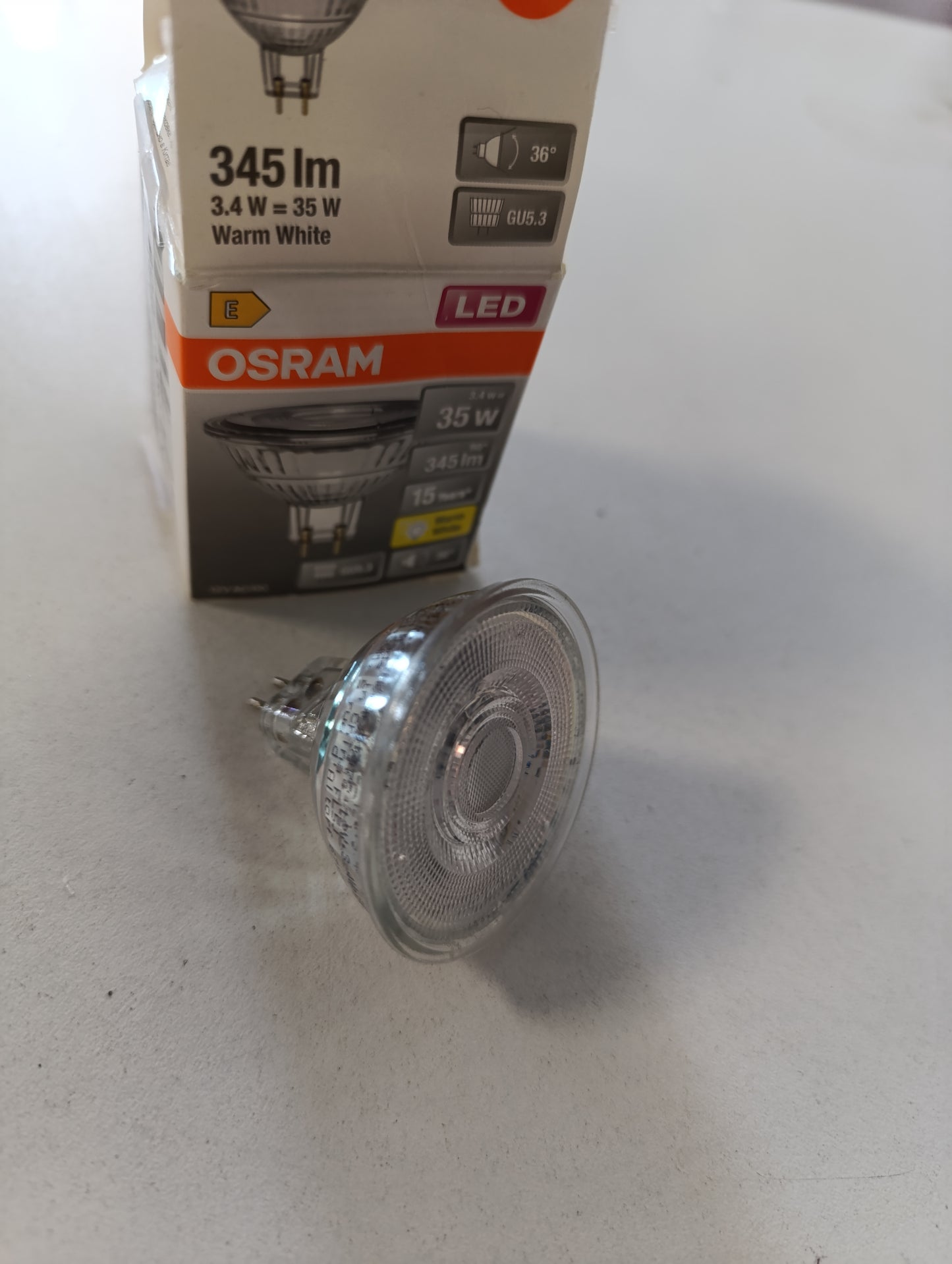 216758 - OSRAM Reflektor LED Spot Star MR16, 2700 K, E bardhë e ngrohtë, 3.4 W, GU5.3, Kënd rrezeje 36°, 345 lm, Tension i ulët, Transparent, 15,000 orë