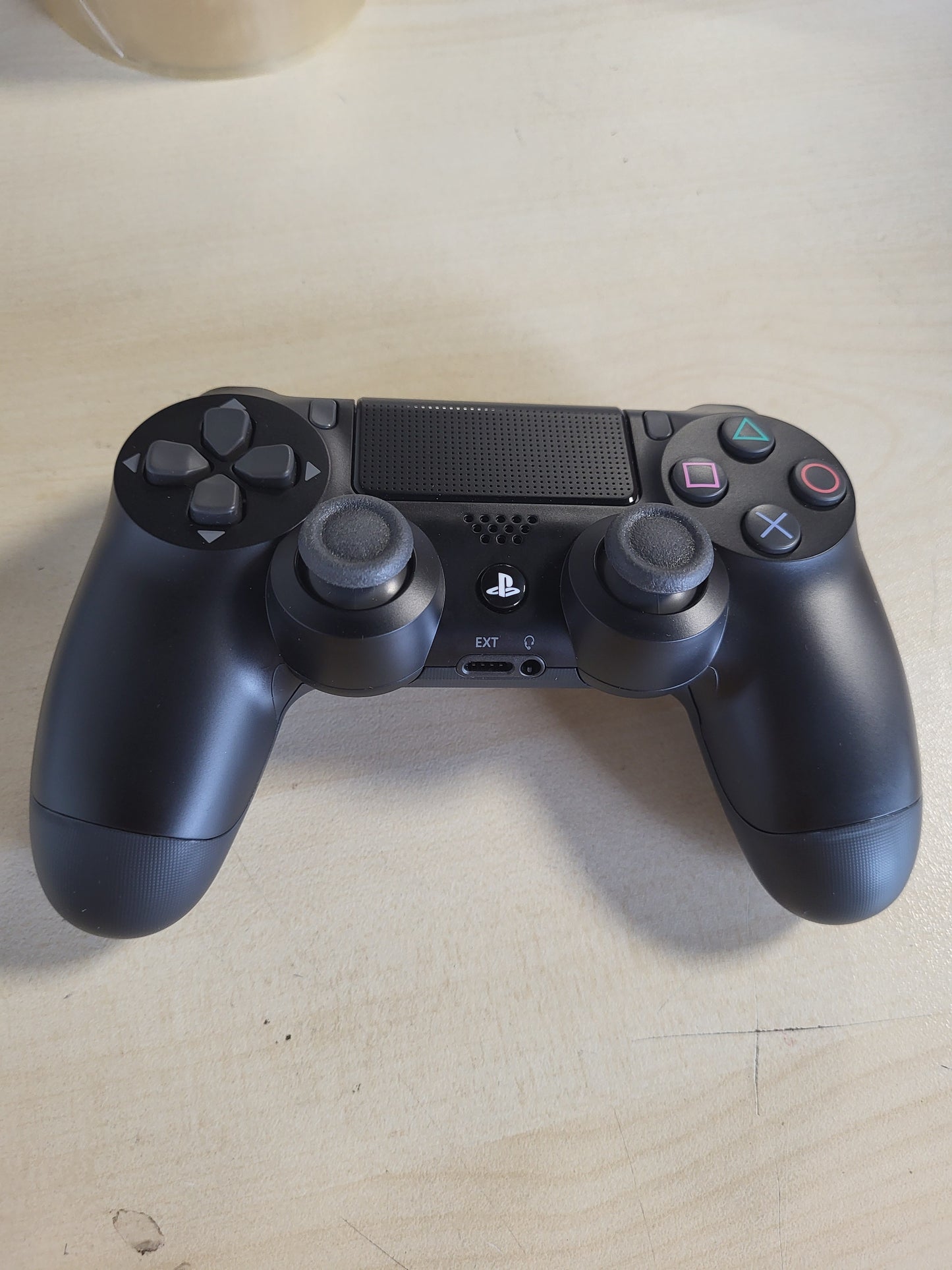 267950 - SONY DualShock 4 Gamepad për PlayStation 4, i Zi, Aksesor për Lojëra Video, Me Tel/Pa Tel, Bluetooth/USB