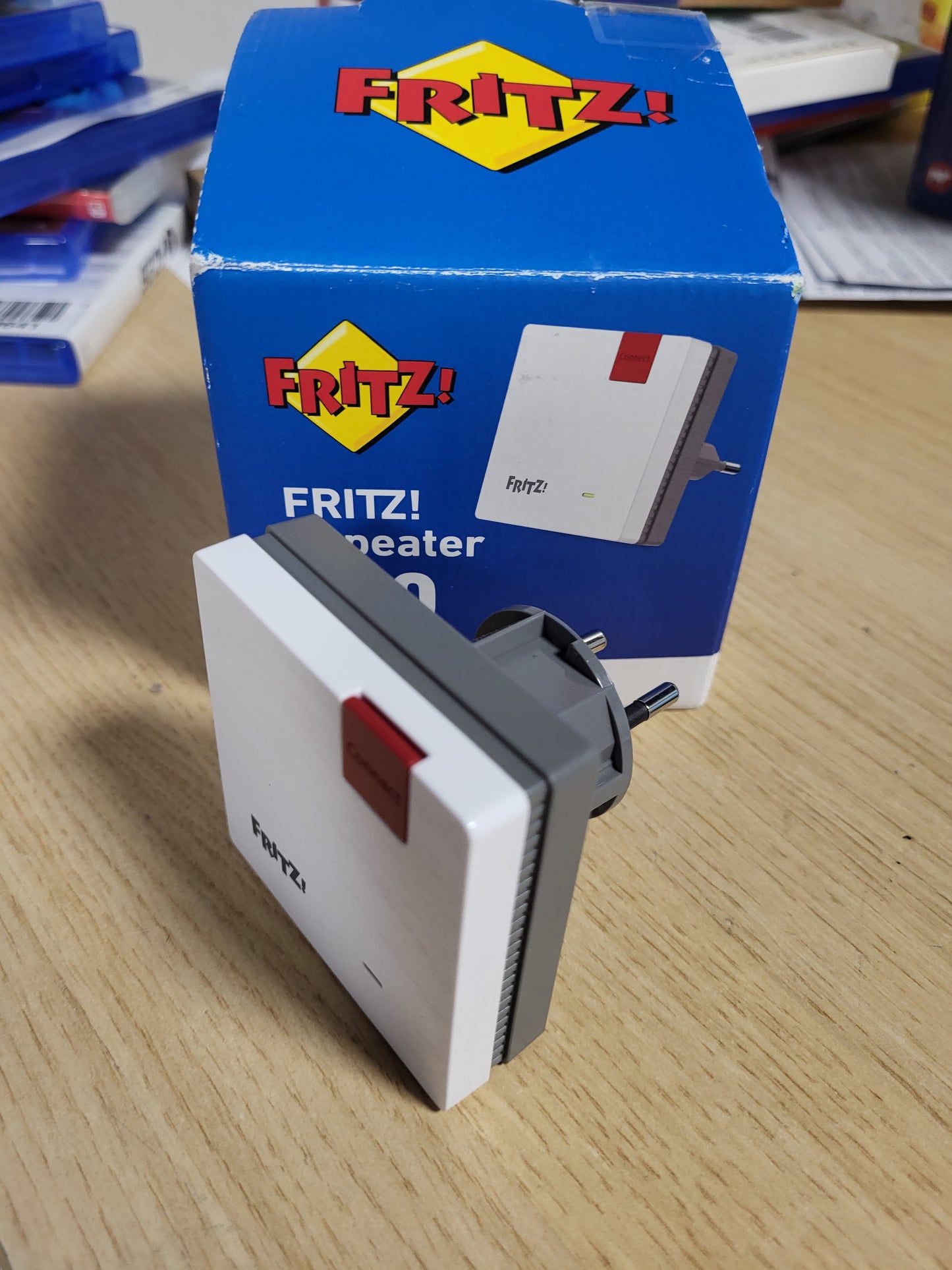 266452 - FRITZ! WLAN Mesh Repeater 600, WLAN N deri në 600 Mbps (2.4 GHz), WPS, dizajn kompakt, version gjerman
