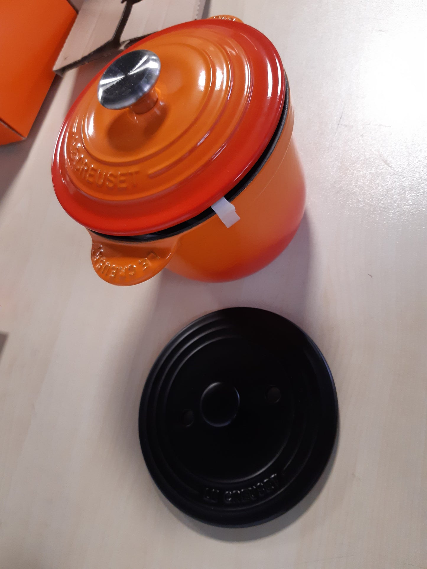 167294 - LE CREUSET Cocotte Every prej Gize, me Kapak Qeramikë, Madhësi 18 cm, Kapacitet 2 Litra, Ngjyrë Furrë e Kuqe, Modeli 41110180900460