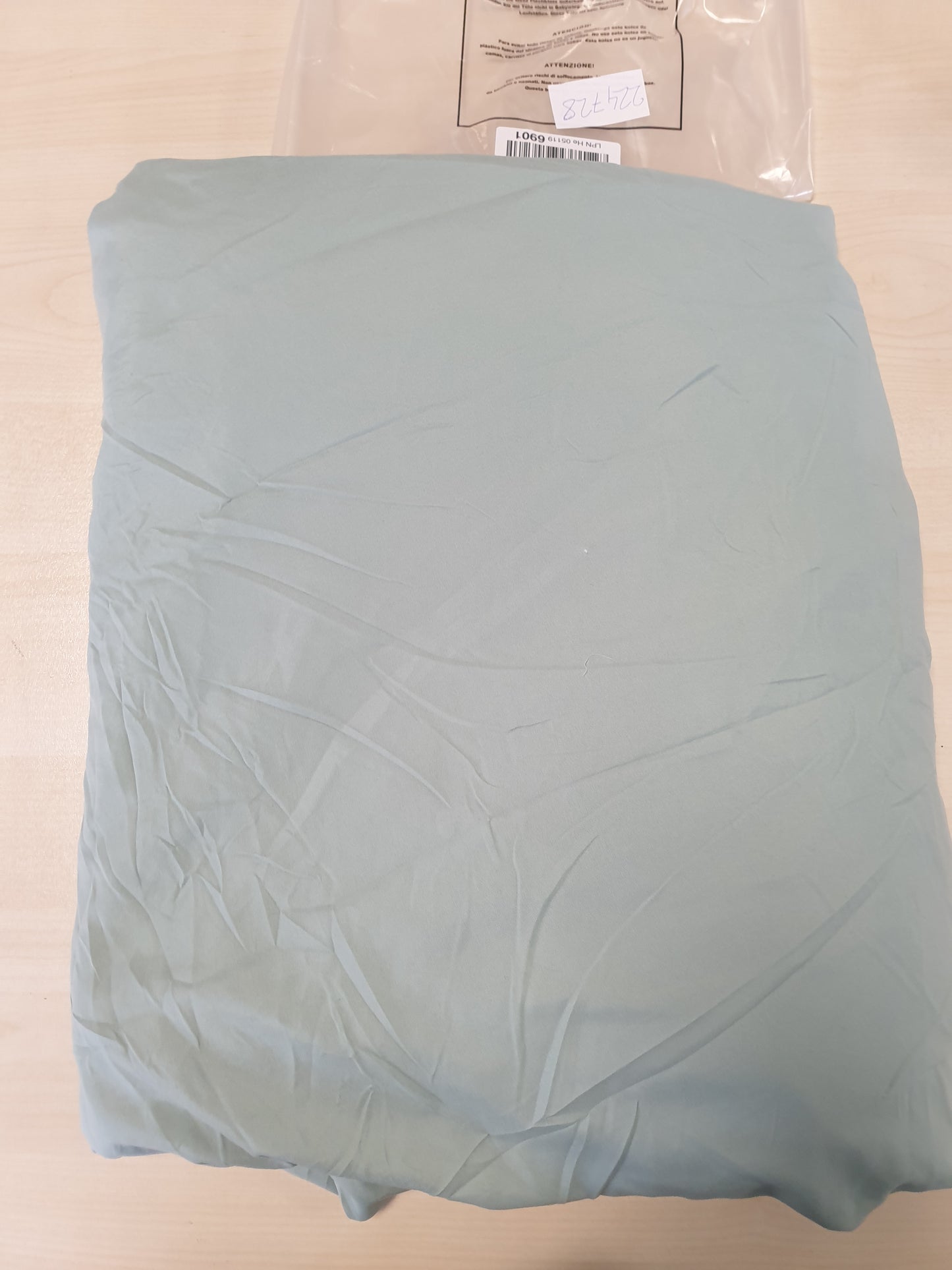 224728 - RUIKASI Çarçaf me xhep 160x200 jeshile e çelët, dimensionet 160 x 200 cm, xhep 30 cm, mbulesë dysheku mikrofibre për 2 persona, shumë i butë dhe i ajrosur me elastik përreth