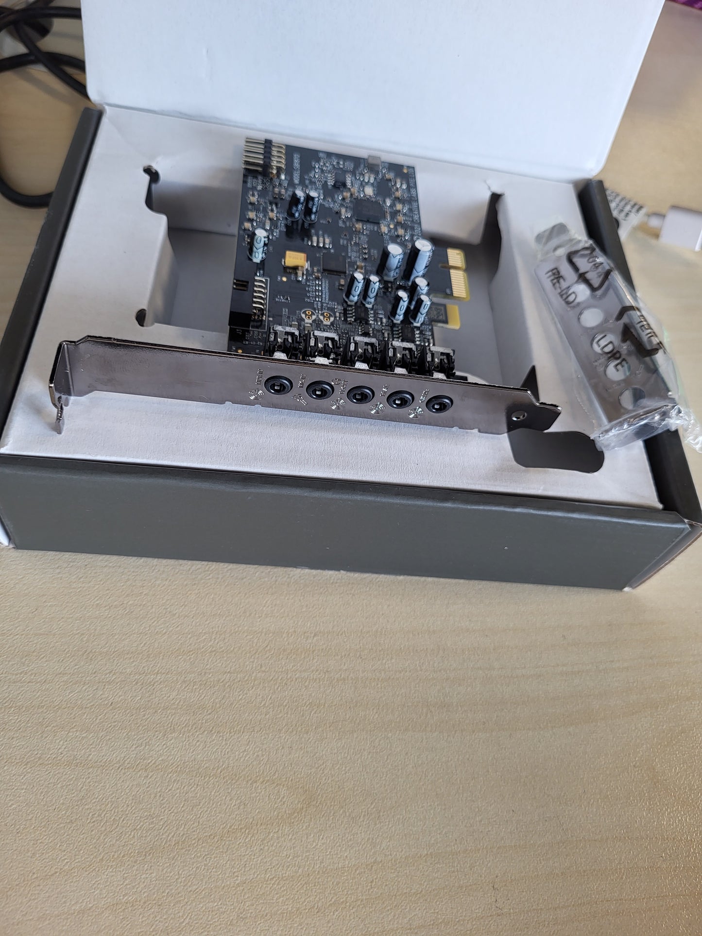 266289 - CREATIVE Kartë zëri Sound Blaster Audigy Fx V2, e brendshme PCI-e, rezolucion të lartë, tingull diskret 5.1, tingull virtual rrethues, modalitet Scout, komplet SmartComms për PC