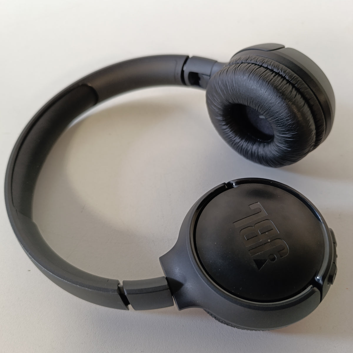 268092 - JBL TUNE 510 BT – Kufje Bluetooth On-Ear – Të zeza – Kufje të palosshme – Jetëgjatësi e baterisë deri në 40 orë