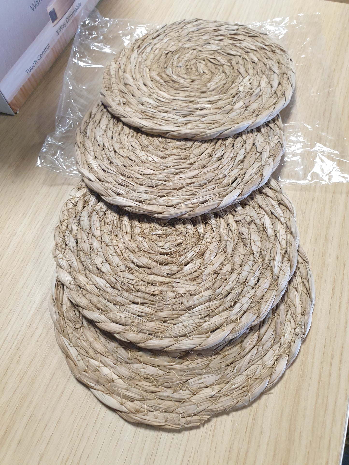 229786 - FSSTUD 4 copë mbulesa tavoline të rrumbullakëta prej xunkthi rustik, mbulesa tavoline boho, 18 cm