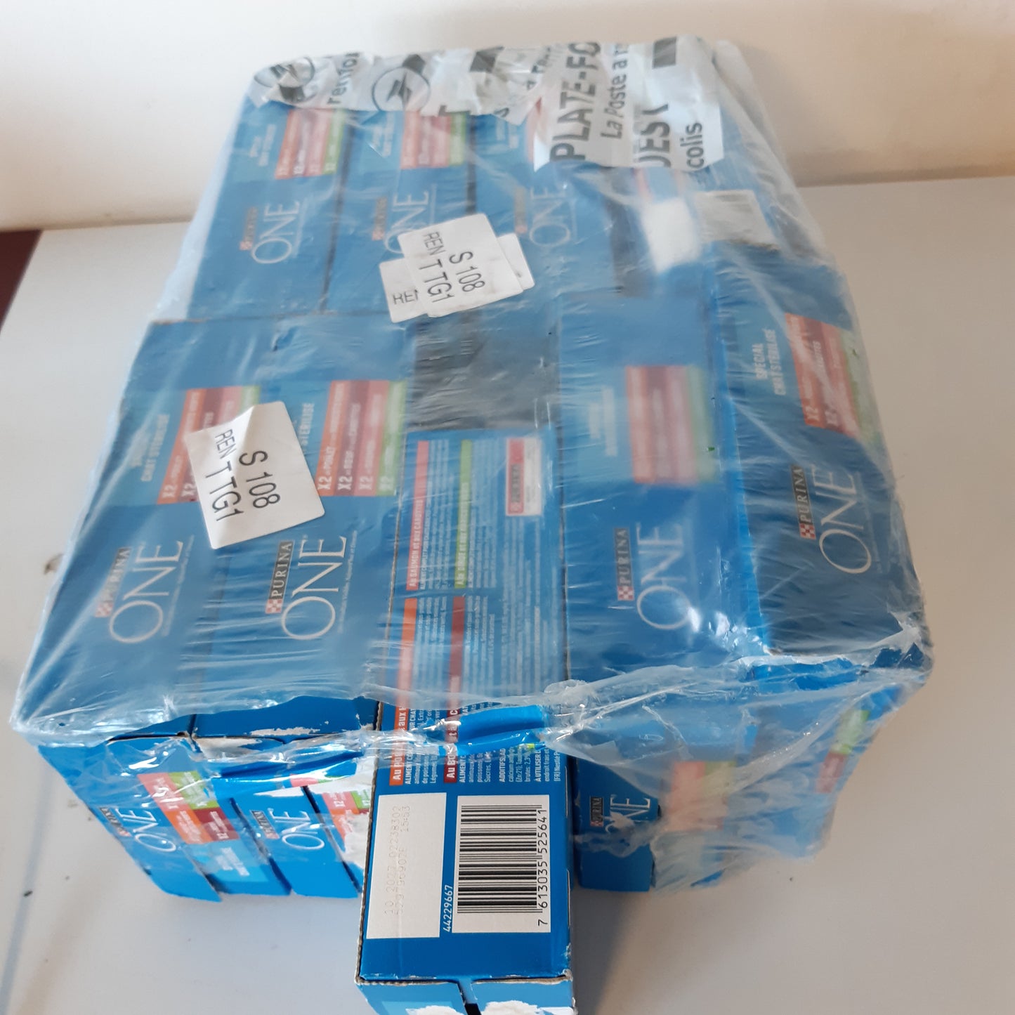 217364 - PURINA ONE BIFENSIS Mace e rritur e sterilizuar, Mbështet vitalitetin, muskujt dhe nyjet e maces, E grirë në salcë, Mish pule, viçi, salmon, gjeldeti, Qese freskie, Pako me 10 (8 x 85g)