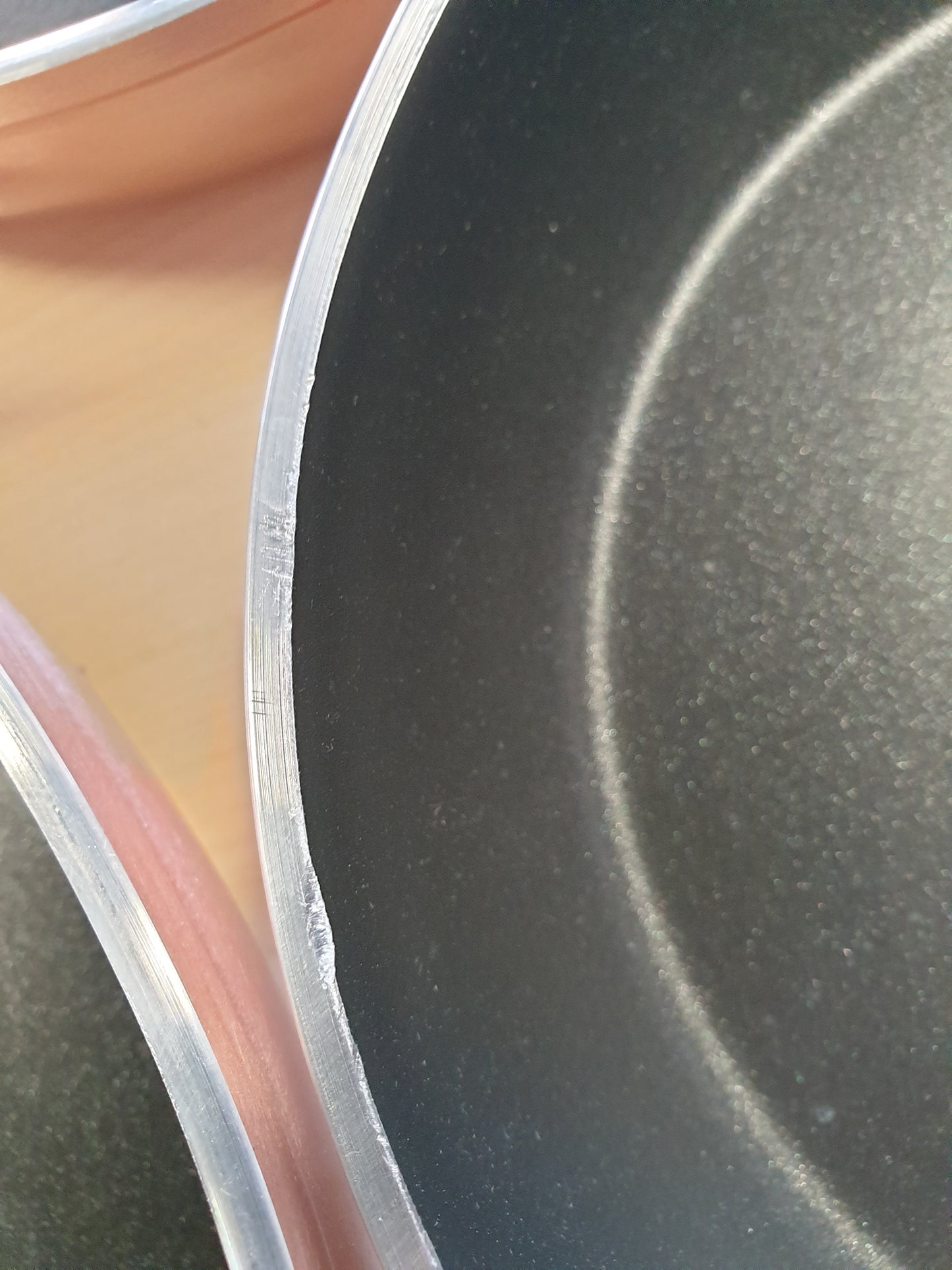 195229 - LAGOSTINA Set Tiganësh Alumini Jo-Ngjitës Ramata Ø 20/24/28 cm, Efekt Bakri i Jashtëm, 3 Copë, Përshtatshëm për Gaz dhe Furrë, me Tregues Gatimi dhe Doreza Ergonomike Bakeliti