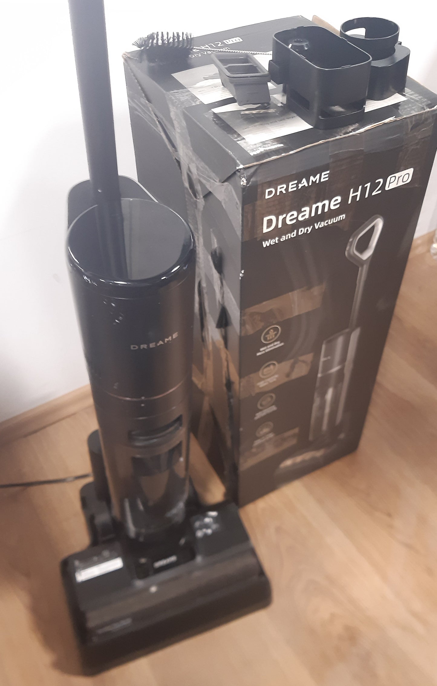 116238 - DREAME H12 Pro Fshesë pa Tel me Pastrim Skajesh dhe Vetëpastrim, Tharje me Ajër të Nxehtë, Kapacitet Rezervuari 900 ml, Gjatësia e Baterisë 35 Minuta, Për Qime Kafshësh Shtëpiake dhe Dysheme të Forta