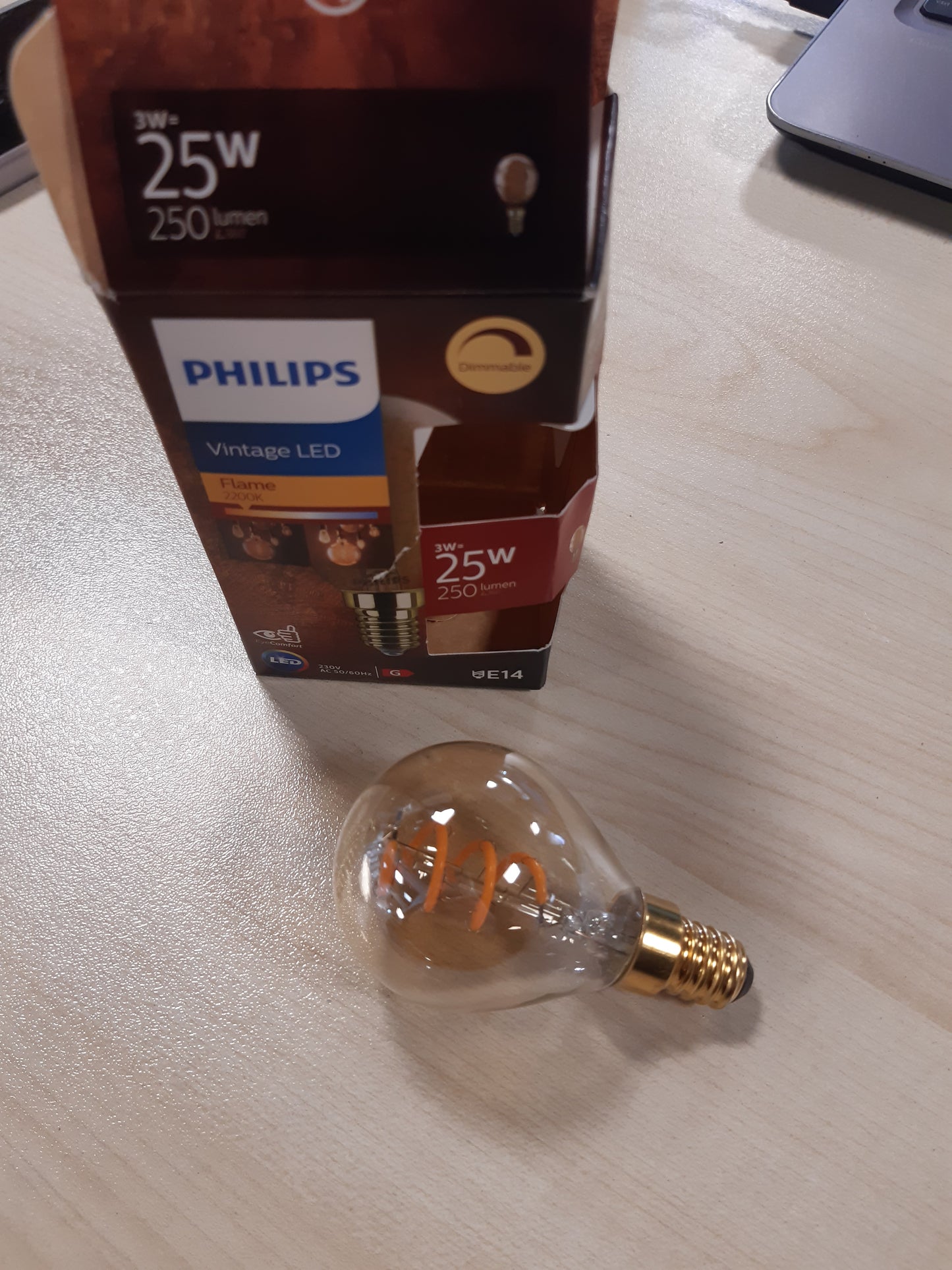 202300 - PHILIPS Llambë LED, Formë Spirale, Nuanca e Arës, 25W, E14, Dritë e Bardhë Ekstra e Ngrohtë me Errësim