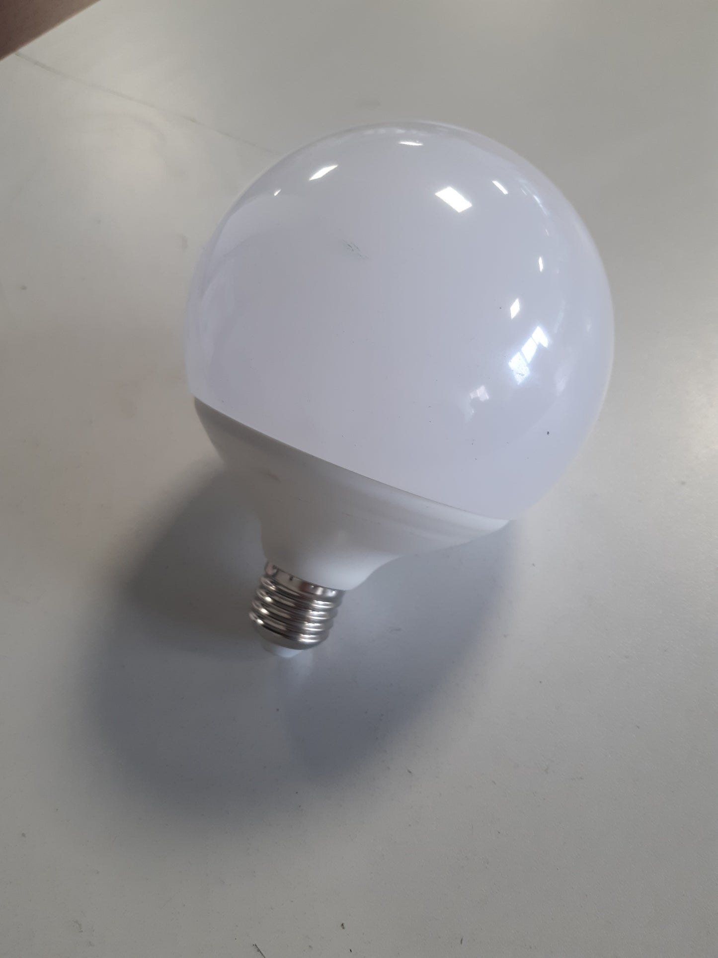 220100 - LLAMPË SMD-LED G120-KUGEL 20 W/2500 lm E27-SOCKEL 3000 K BEJZ