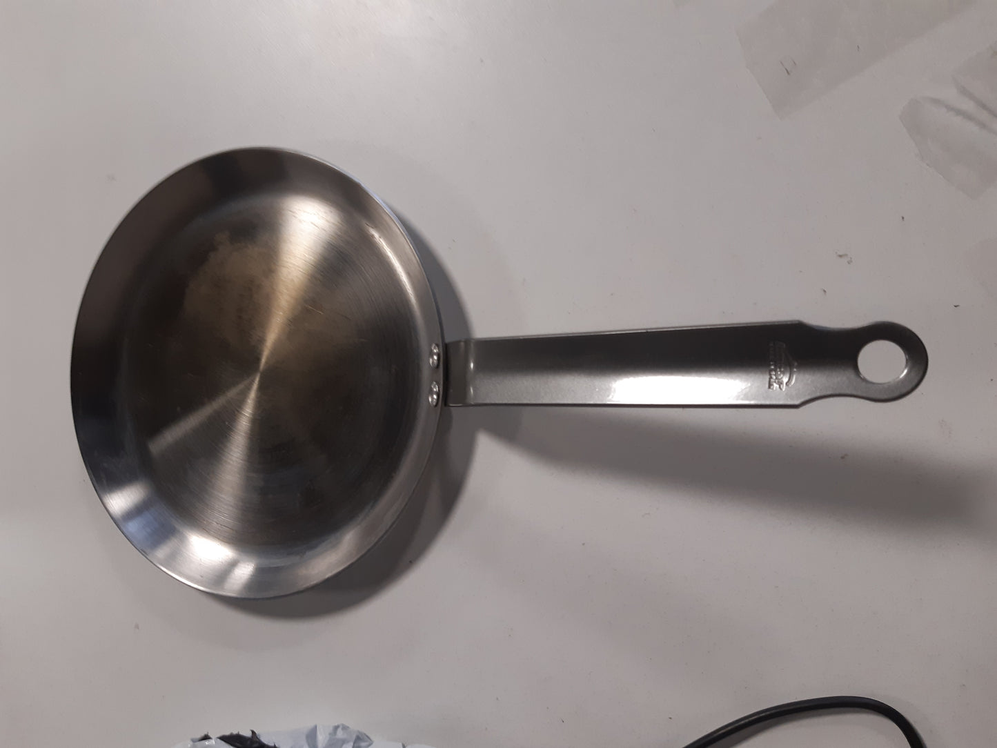 251229 - LACOR 63322 Makinë për krep, prej hekuri, Ø22 cm, e përshtatshme për të gjitha llojet e sobave, përçueshmëri e lartë termike