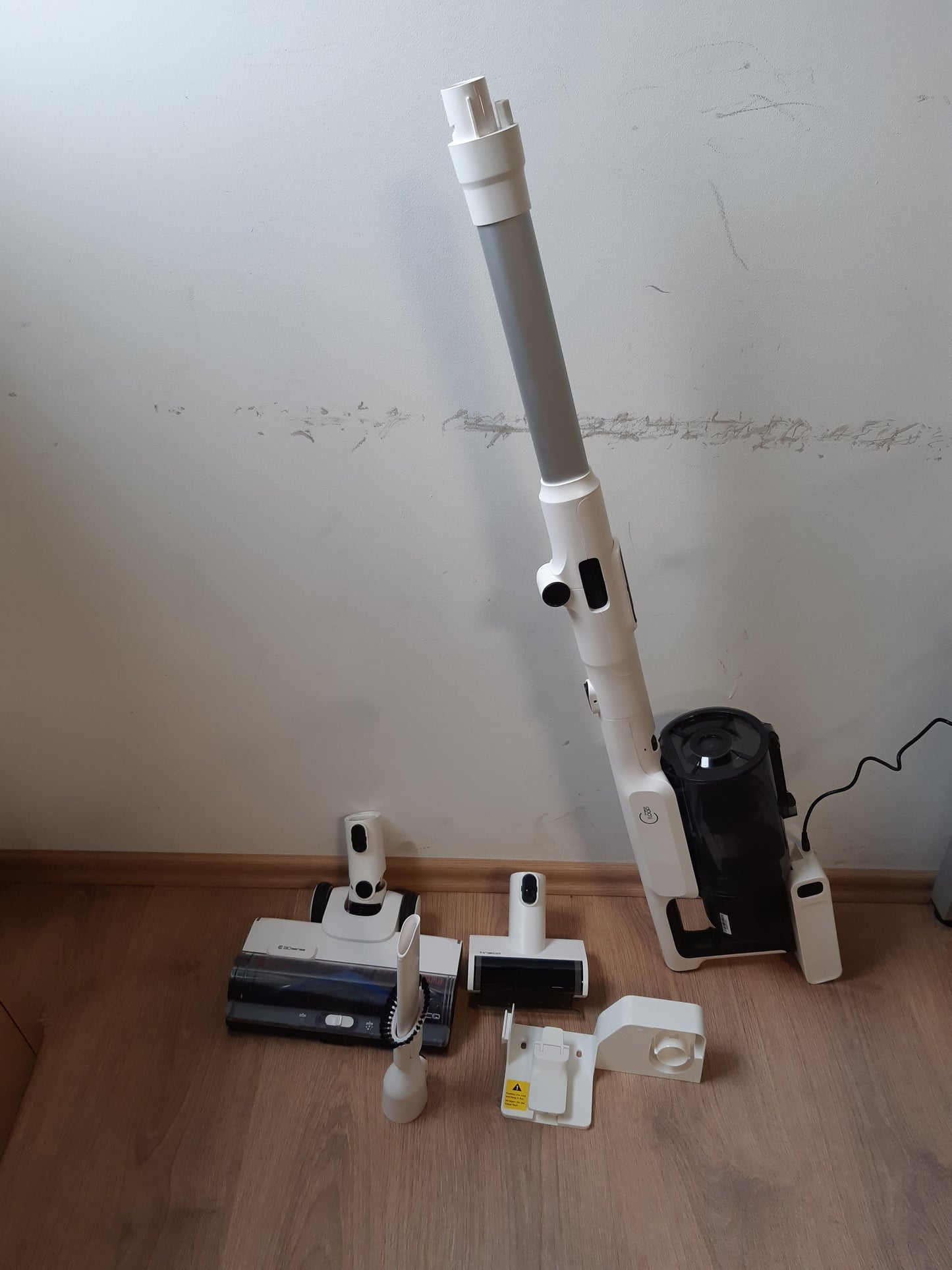 153007 - TINECO PURE ONE A50S Plus Fshesë me Korrent pa Tel, Fuqi Thithjeje 185W, Kohëzgjatje Funksionimi 70 Minuta, Kapacitet Depozite Pluhuri 1L, Furçë 3DSense, Eliminon Lehtësisht Papastërtitë e Mëdha