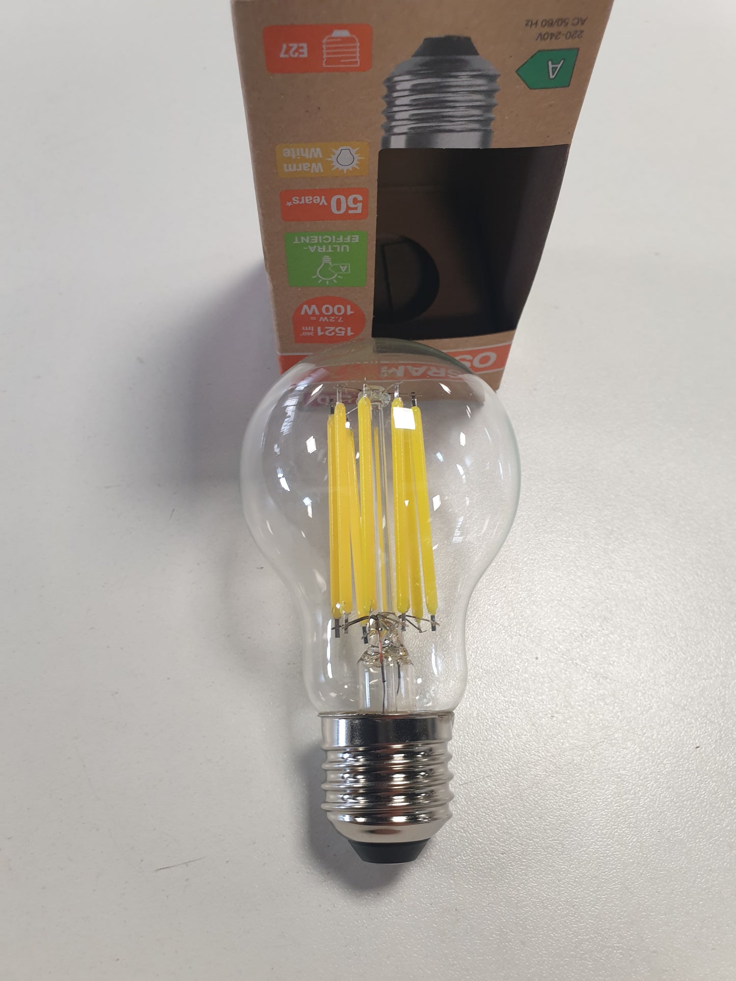 168807 - OSRAM - Llambë LED Superstar Classic A 100 në formë llambë klasike, trup qelqi transparent, 7.2 W, 1521 lm, prizë E27, 2700 K për dritë të bardhë të ngrohtë, klasa e efikasitetit të energjisë A, diametër 60 mm.