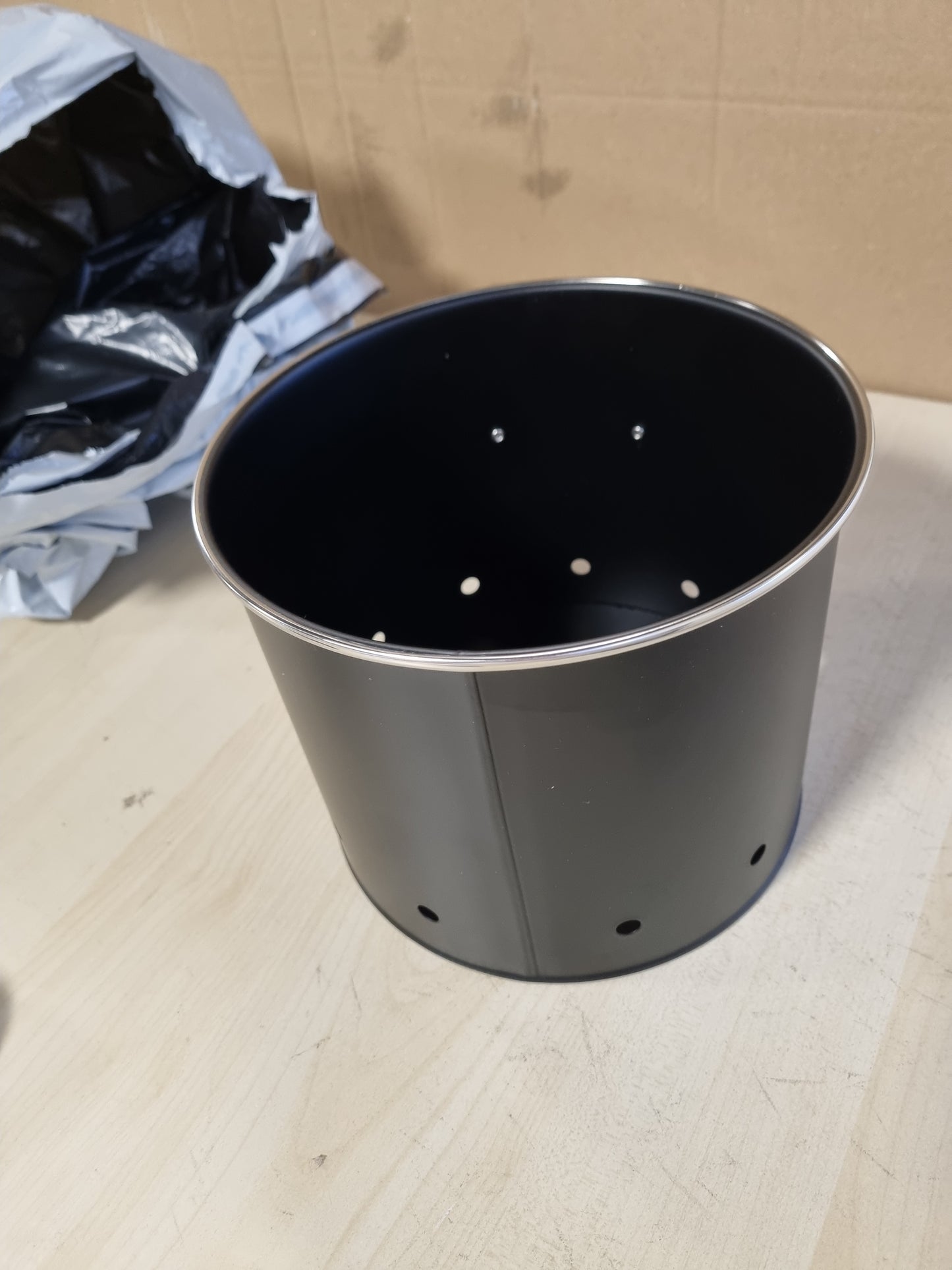 247800 - WENKO Enë Ruajtjeje Nero, 4 litra, Metal i Llakuar, Ø 18.7 x 21 cm, e Zezë