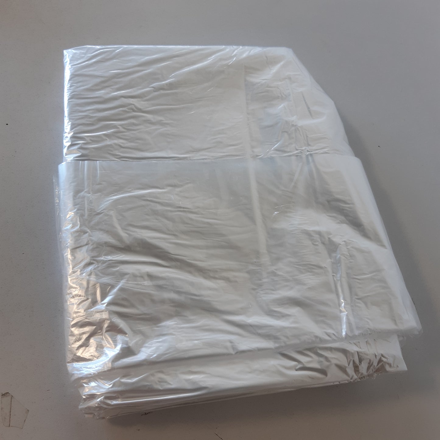258023 - ÇANTA HEJO me 30 copë mbulesa rrobash plastike transparente, 60×120cm, mbrojtëse rrobash kundër pluhurit, për kostume dhe veshje
