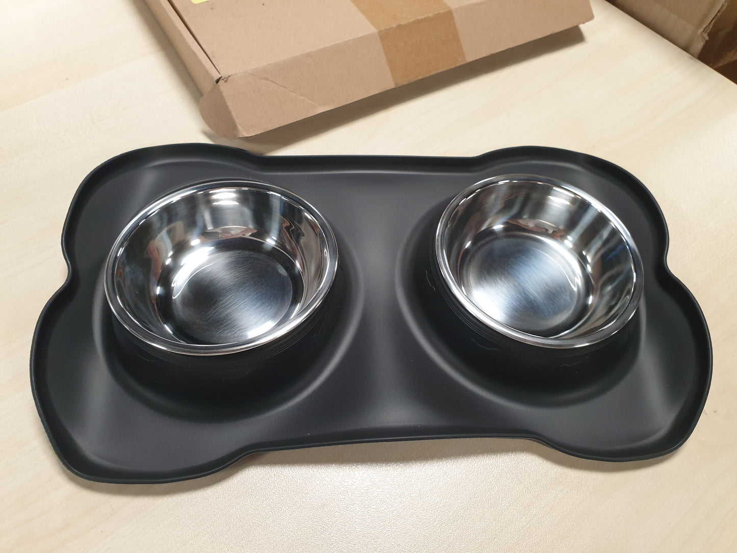229720 - ENË PËR KAFSHË SHTËPIAKE, Set çeliku inox, dizajn që nuk derdhet, tabaka silikoni që nuk rrëshqet, 36 x 21 cm