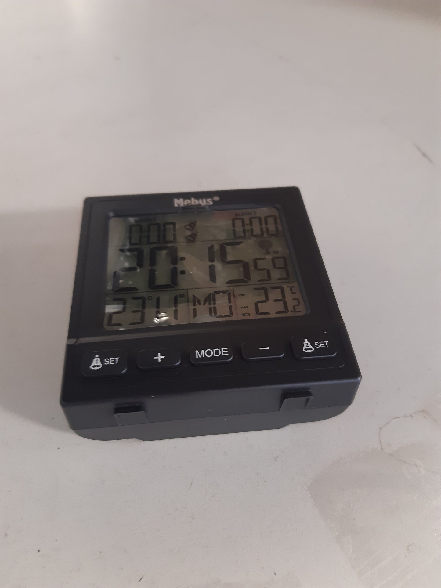 223517 - MEBUS ORË DIXHITALE ME ALARM RADIOJE ME TERMOMETËR, DY ORARE ALARMI, FUNKSION SHTYRJE, RREGULLIM AUTOMATIK I KOHËS SË VERËS/DIMRIT, NGJYRA: E ZEZË, MODEL: 25581
