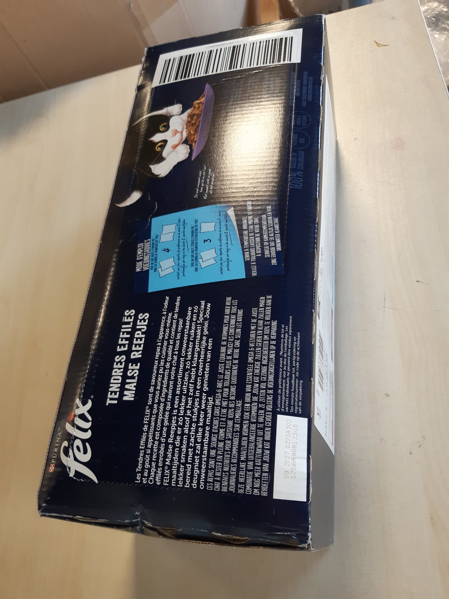 185189 - FELIX | Copa të buta për mace të rritura | Përbërjet me salmon, pulë, rosë dhe merluc | Recetë 100% e plotë dhe e ekuilibruar | Kuti me 44 qese freskie nga 85g secila