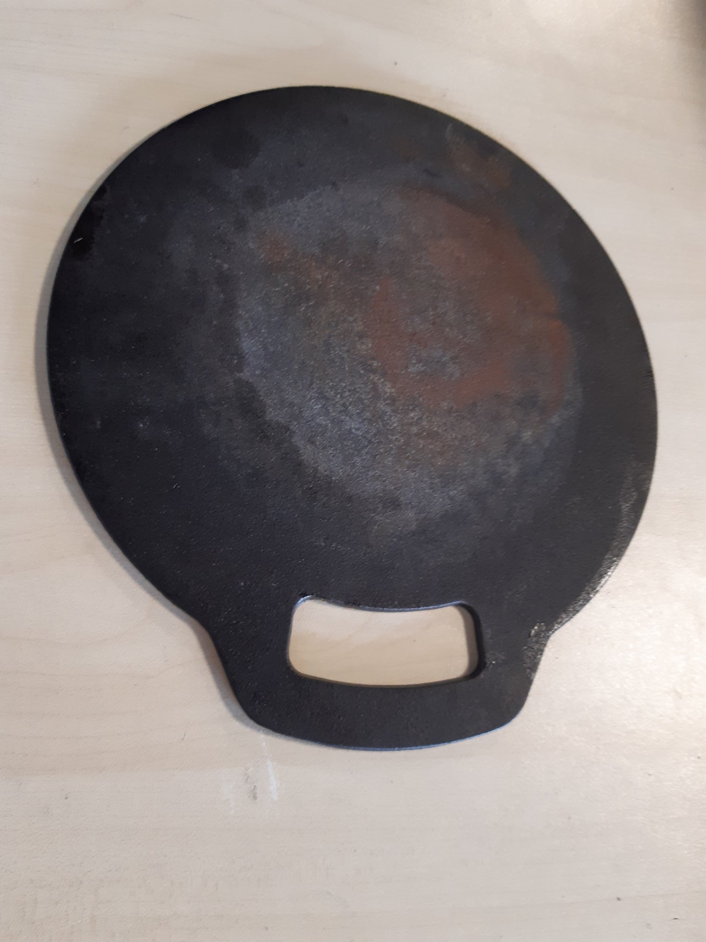 221918 - KITCHENCRAFT - Gur pjekjeje/tepsi pjekjeje e rrumbullakët prej gize - Diametri 27 cm (10.5")