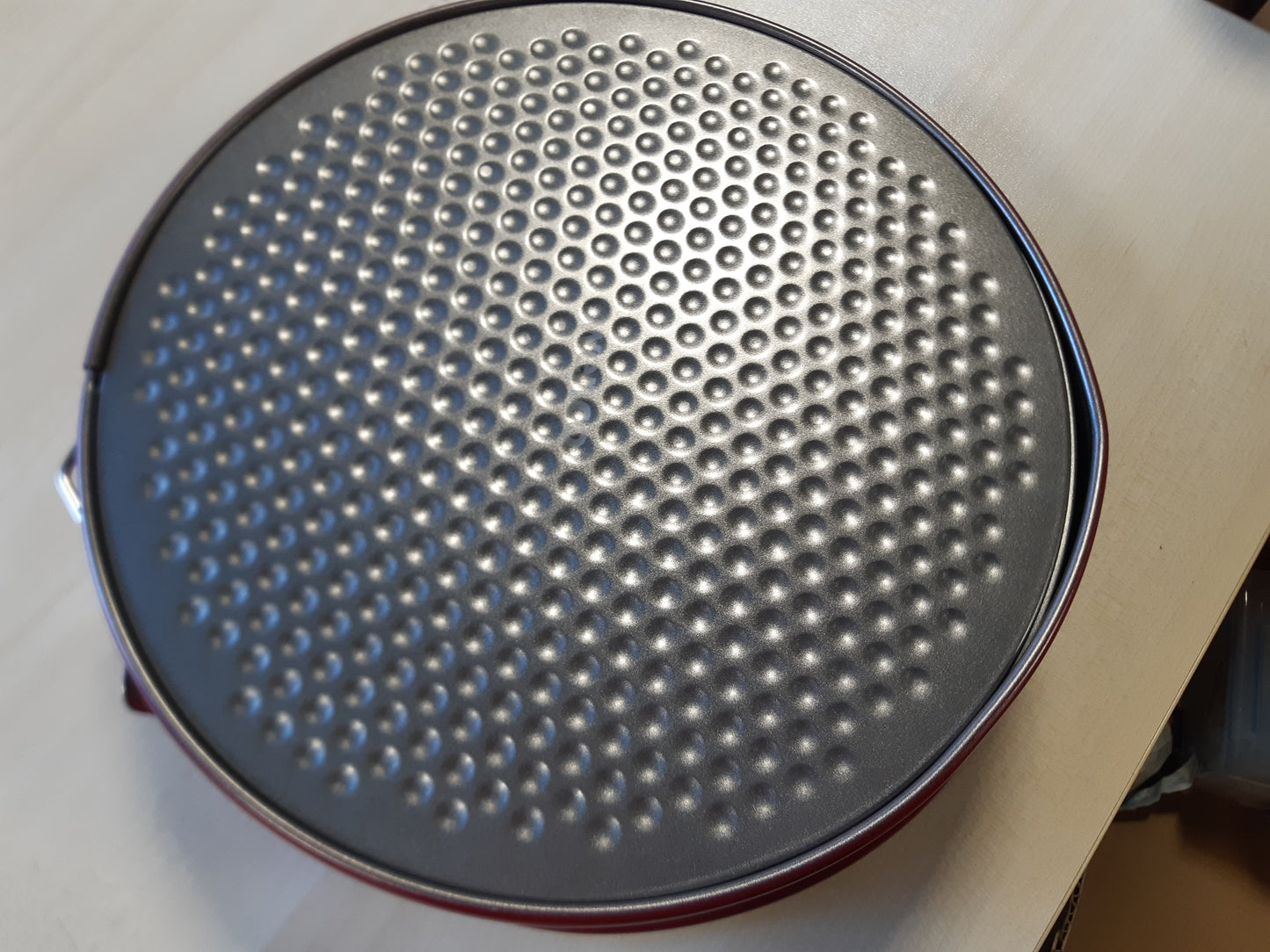 237211 - WENCO Tavë pjekjeje me sustë 26 cm, tavë torte e rrumbullakët, rezistente ndaj rrjedhjeve, me shtresë jo ngjitëse, e kuqe