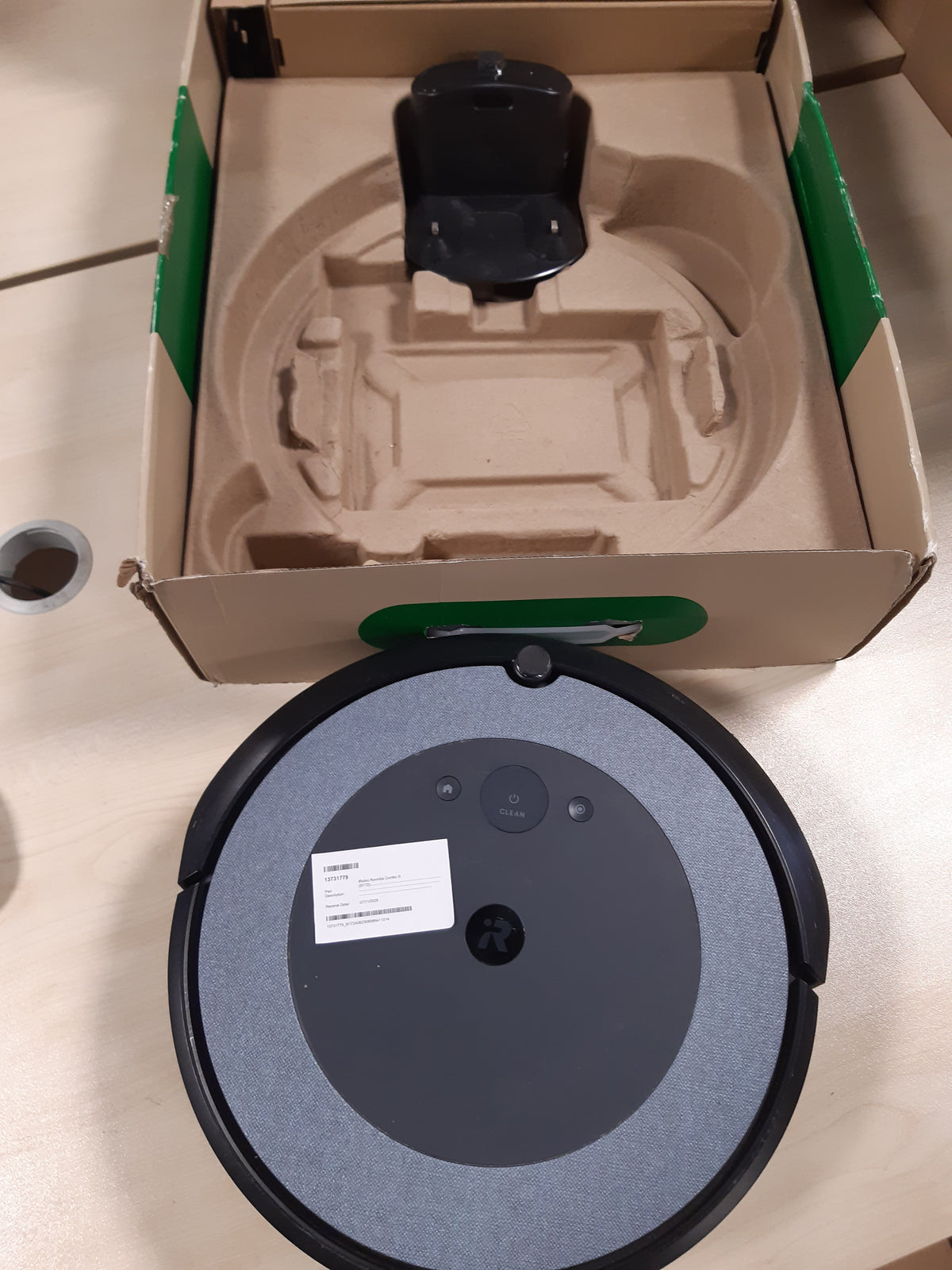 94073 - iROBOT Roomba Combo i5, Robot Fshesë-Larës Dyshemeje me Hartëzim Inteligjent dhe Wi-Fi, me Zbulim Pengesash dhe 2 Furça Gome për Shumë Sipërfaqe, i Programueshëm me Aplikacion dhe Asistent Zanor