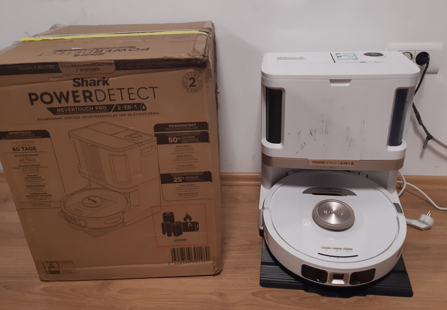 89028 - SHARK Fshesë dhe Fshesë Dyshemeje Robot PowerDetect 2-në-1, Vetëzbrazëse NeverTouch Pro, Navigim LiDAR 3D, Bypass i Pengesave NeverStuck, WiFi, Bardhë AV2800ZEEUWH