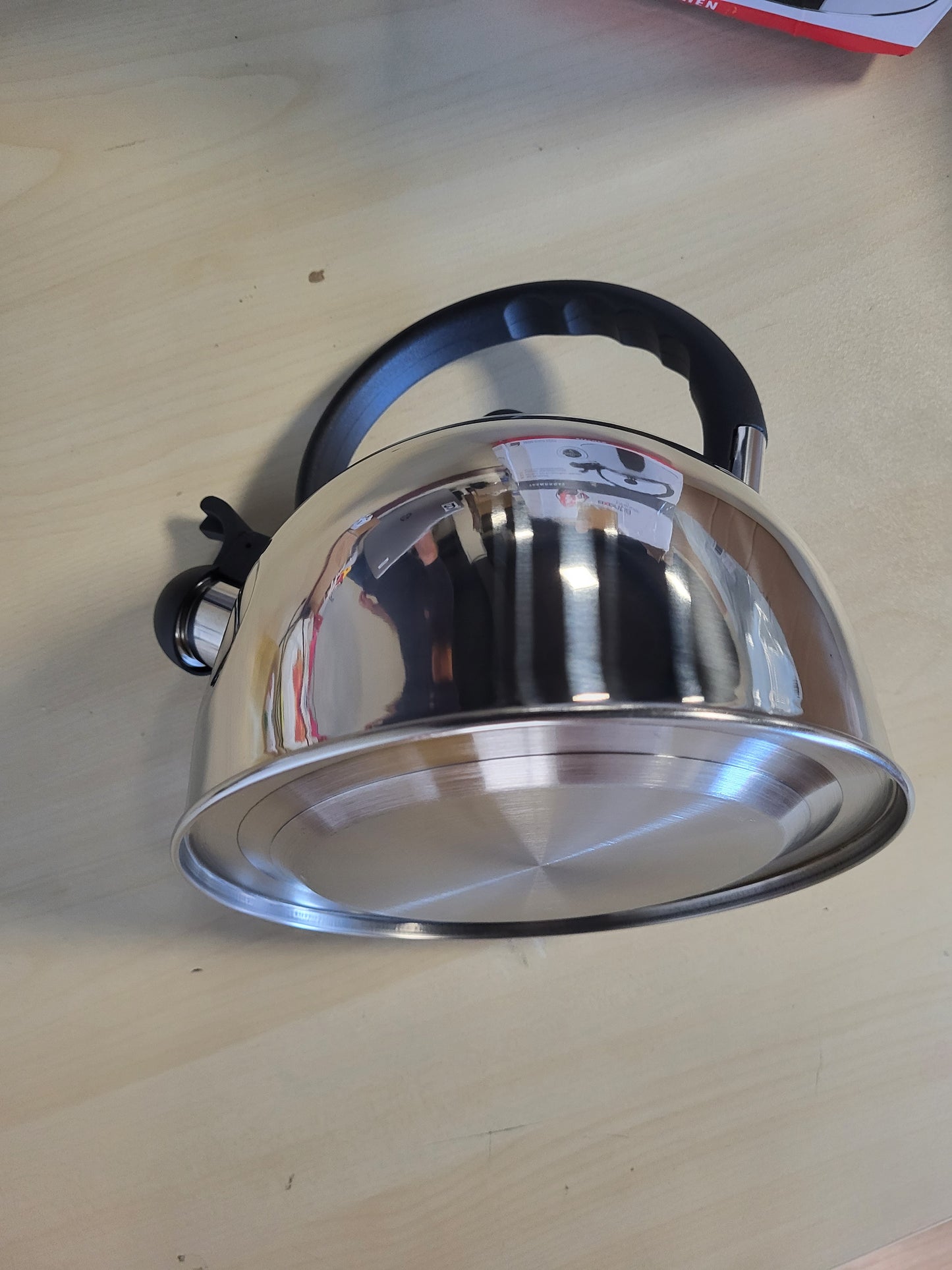 223371 - AXENTIA Çajnik prej çeliku inox për në sobë, 2.5 litra, me fishkëllimë, dorezë dhe kapak të lëvizshëm, argjendi