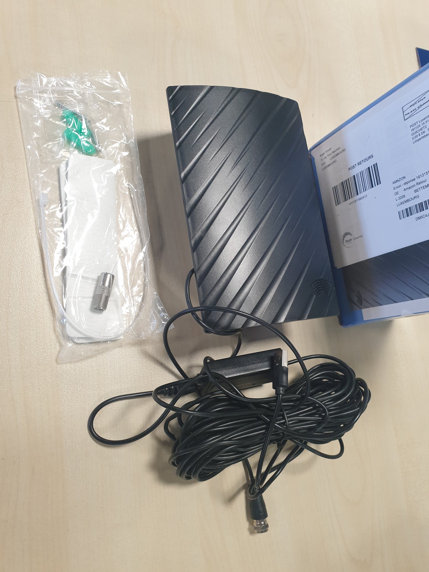 266449 - ANTENË DVB-T2 HD për Brenda/Jashtë, 39dBi, Rreze 480 km, Antenë Freeview për Brenda me Amplifikator Inteligjent të Sinjalit, Modalitet i Dyfishtë Sinjali dhe Kabllo 10 m, Mbështet HD-TV 1080p 4K