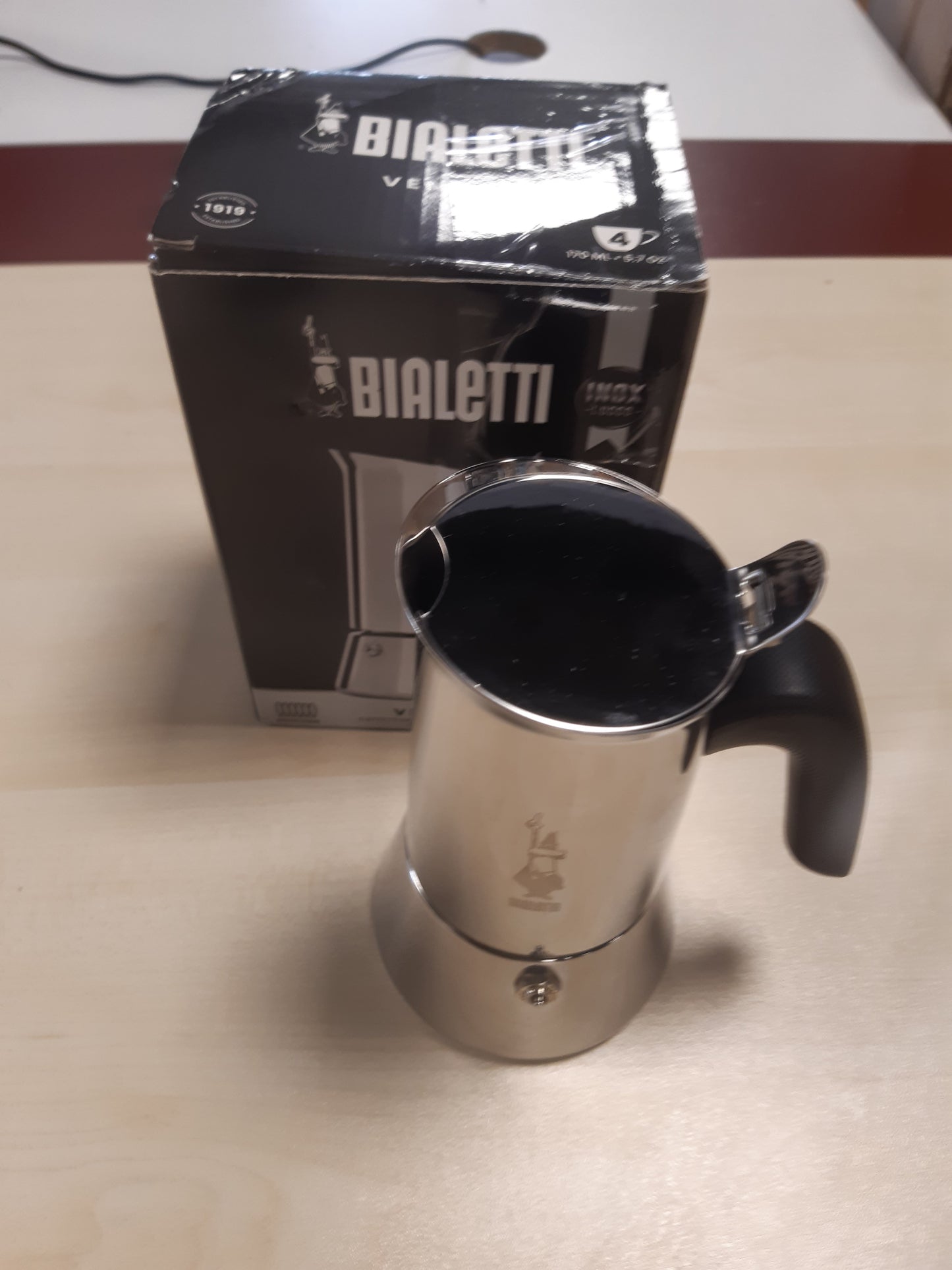 191834 - BIALETTI - Venus Induction, Makinë Italiane për Espresso prej Çeliku Inox, e Përshtatshme për të Gjitha Llojet e Pjatave, Kapacitet 170 ml/4 Filxhanë Kafeje, Argjend