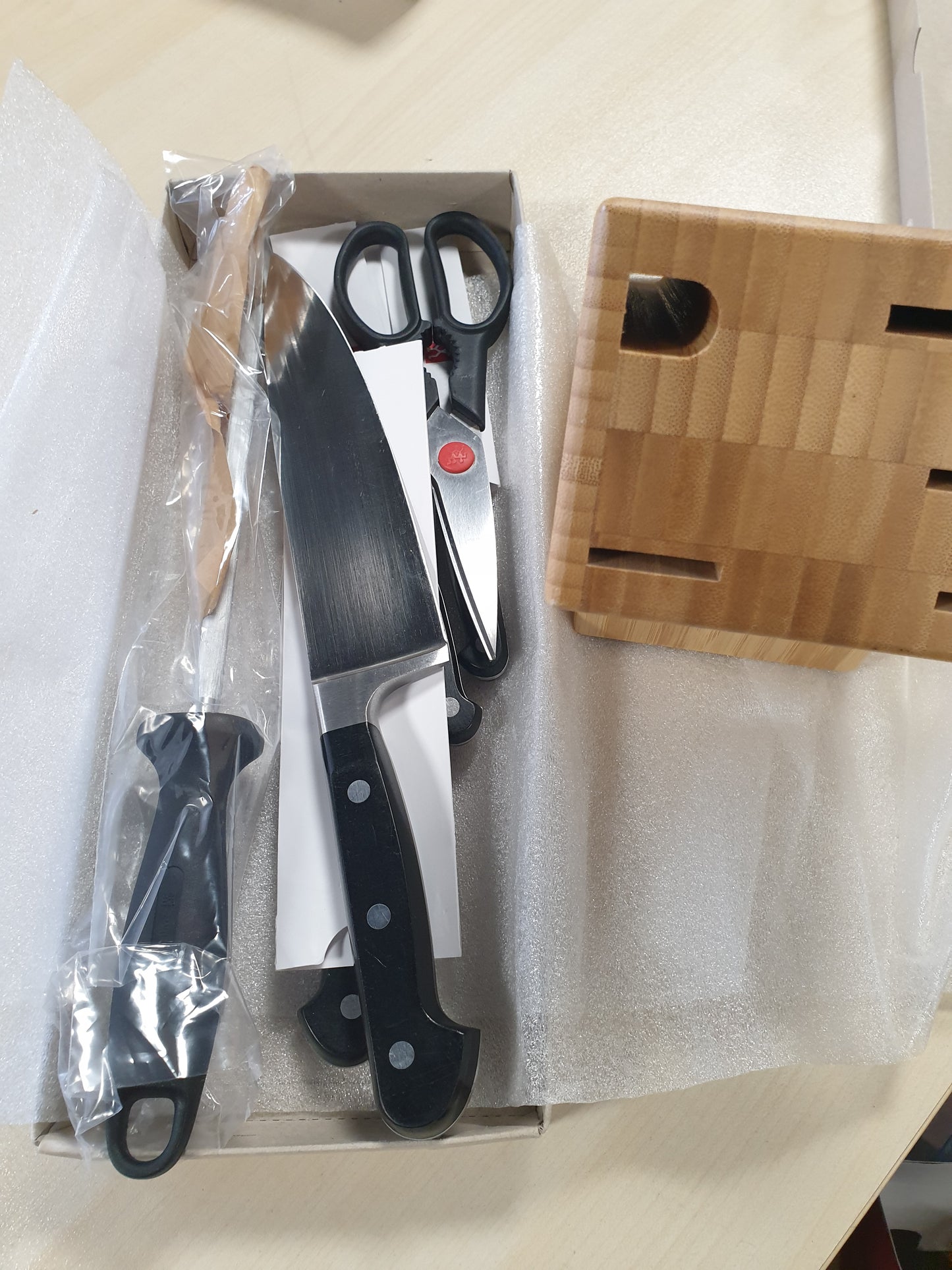 153036 - ZWILLING Profesional S, Bllok Thikash prej 7 copë, Bambuje, Thikël dhe Gërshërë me Doreza Çeliku Inox dhe Plastike Speciale