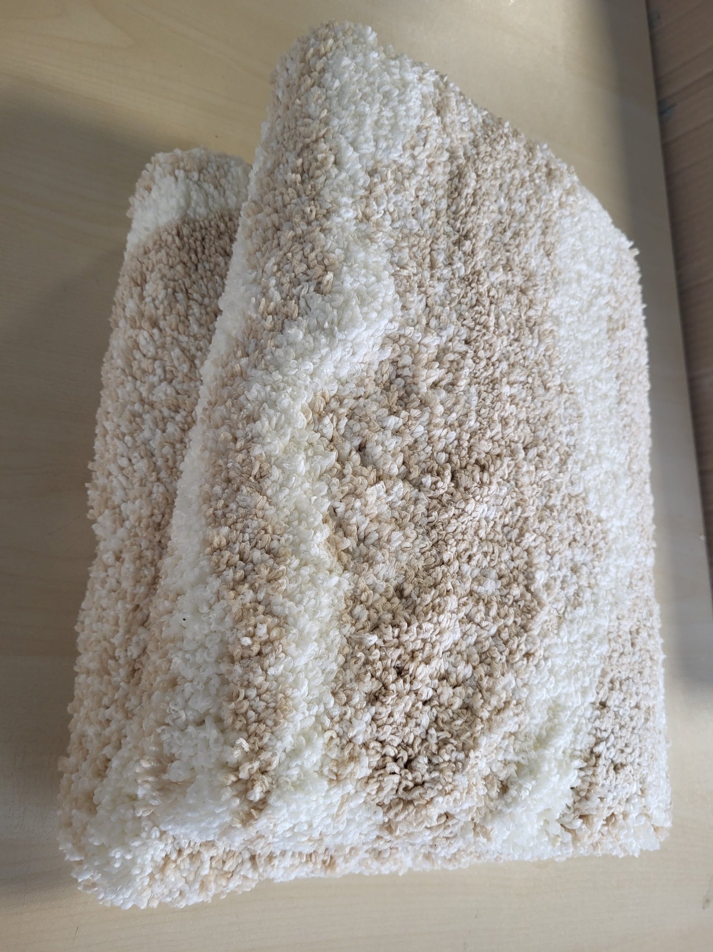 195860 - DEXI Qilim Banjoje 60x90cm, Dysheme e Larëshme që nuk Rrëshqet, Mateial Mikrofiber, Thithëse, e Butë, për Dush, Banjë, Lavanderi, Bezhë