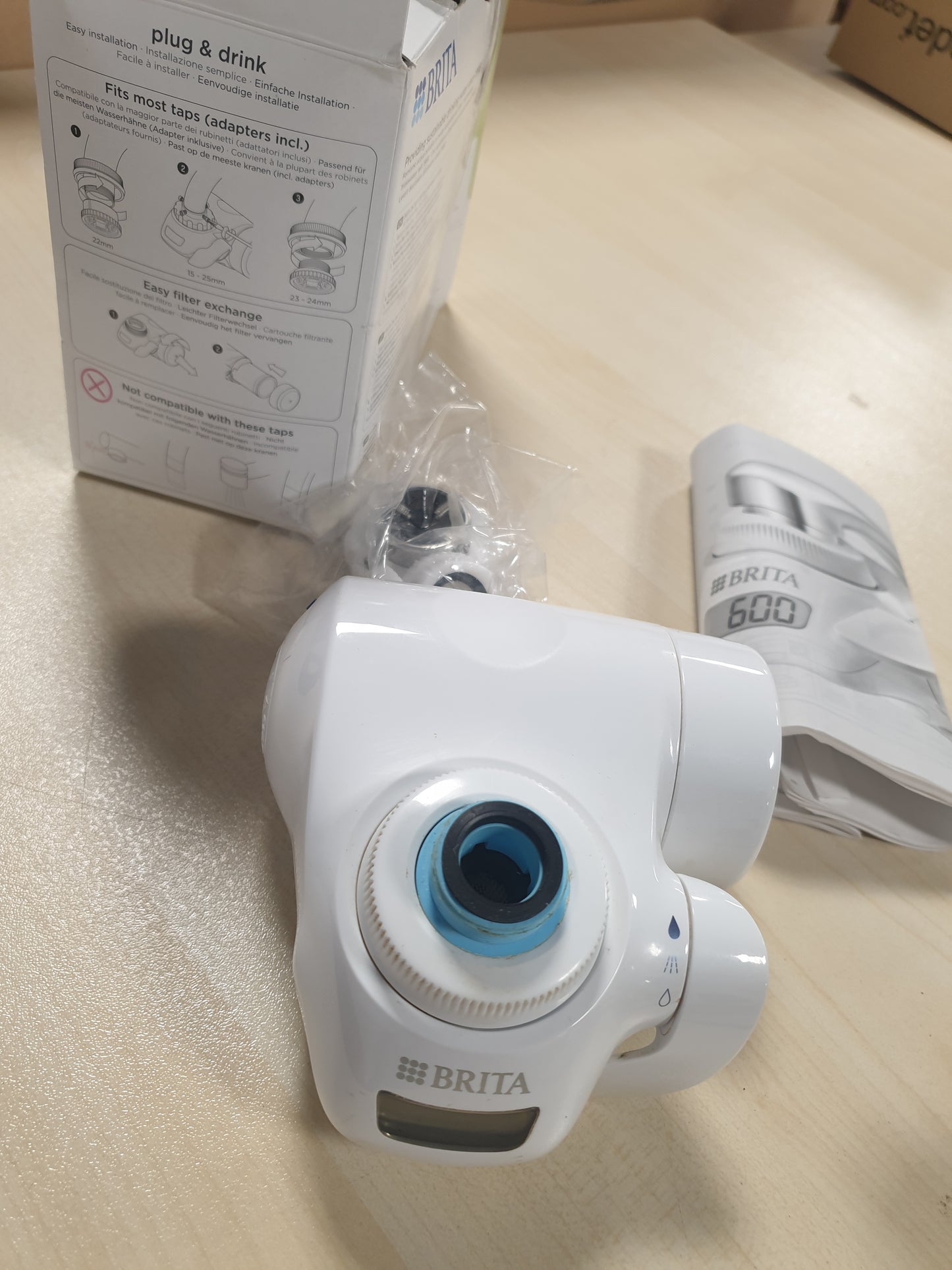 217238 - BRITA ON TAP Pro V-MF përfshirë 1 x filtër uji rubineti V-MF (600L) - zvogëlon klorin, 99.99% baktere, PFAS - matës dixhital i rrjedhës
