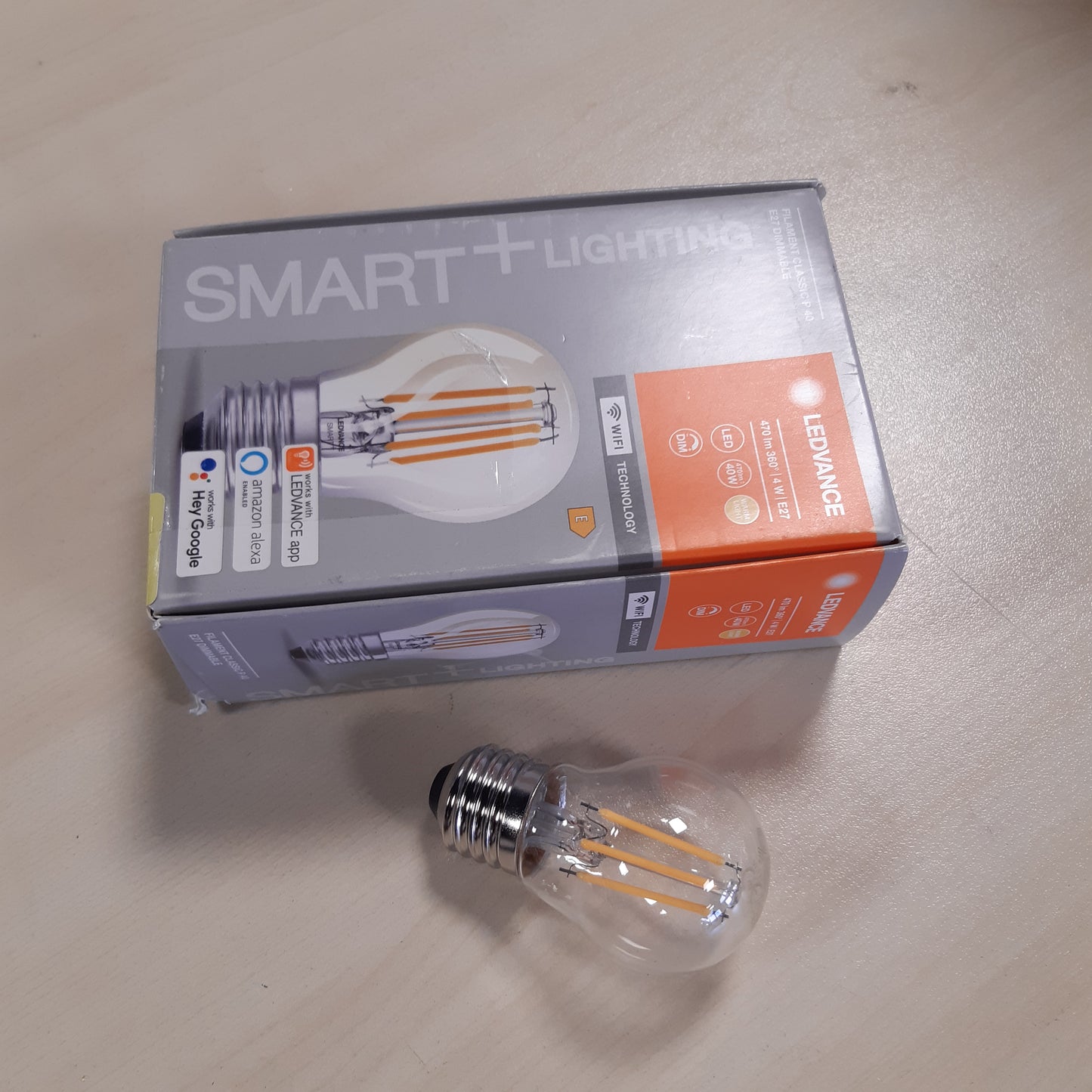 169141 - LEDVANCE Llambë LED E27, Formë Mini-Sfere, Dizajn Filamentesh, WiFi 4W (470 lumen), Zëvendëson Llambën Inkandeshente 60W, Bardhë e Ngrohtë, Errësues, Pajtueshme me Alexa dhe Google Assistant, 1 Paco në Pako