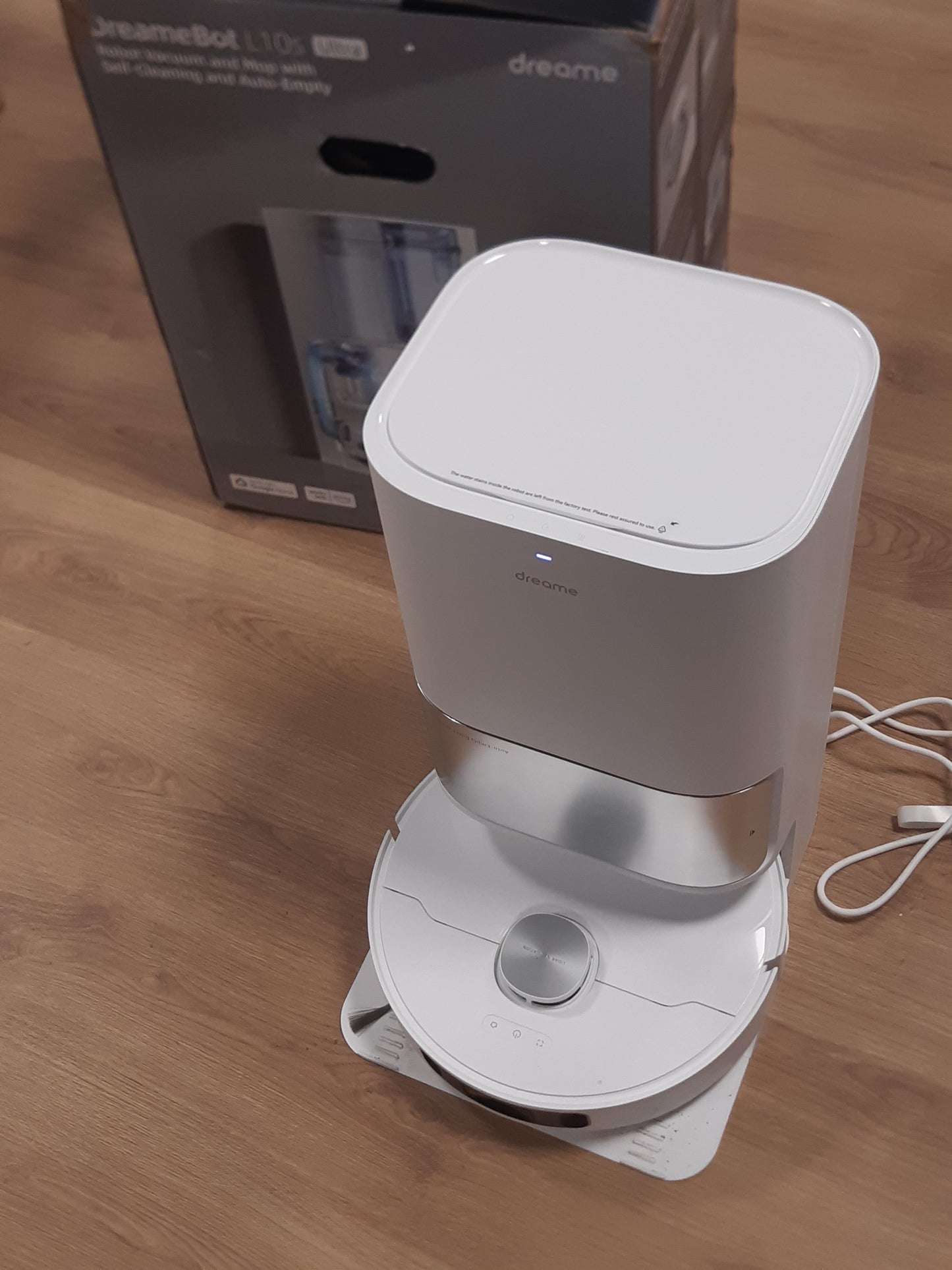 83018 - DREAME L10s ULTRA Fshesë dhe Mop Robot me Stacion Vetëpastrues, Mbledhje Automatike e Pluhurit, Zbulim Pengesash 3D, Kohëzgjatje të Funksionimit 210 minuta, Fuqi Thithjeje 5300Pa, WiFi/APP/Alexa, Ngjyra Bardhë Argjendi