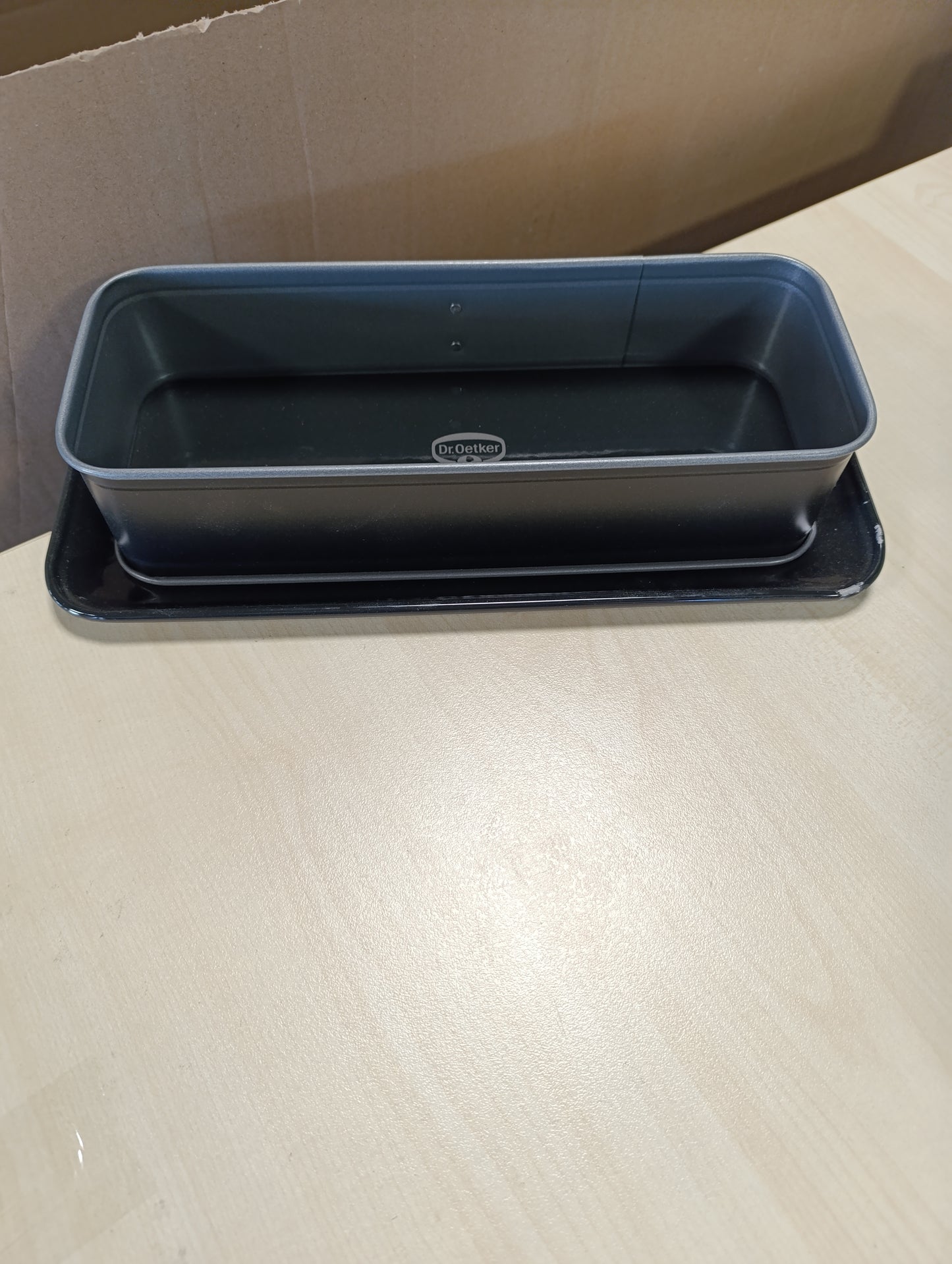 245762 - Dr. OETKER Tavë drejtkëndëshe me formë pranvere, 30 cm, bazë servirjeje prej smalti, shtresë jo ngjitëse, rezistente ndaj prerjeve dhe gërvishtjeve, rezistente ndaj nxehtësisë deri në 230°C, e papërshkueshme nga rrjedhjet