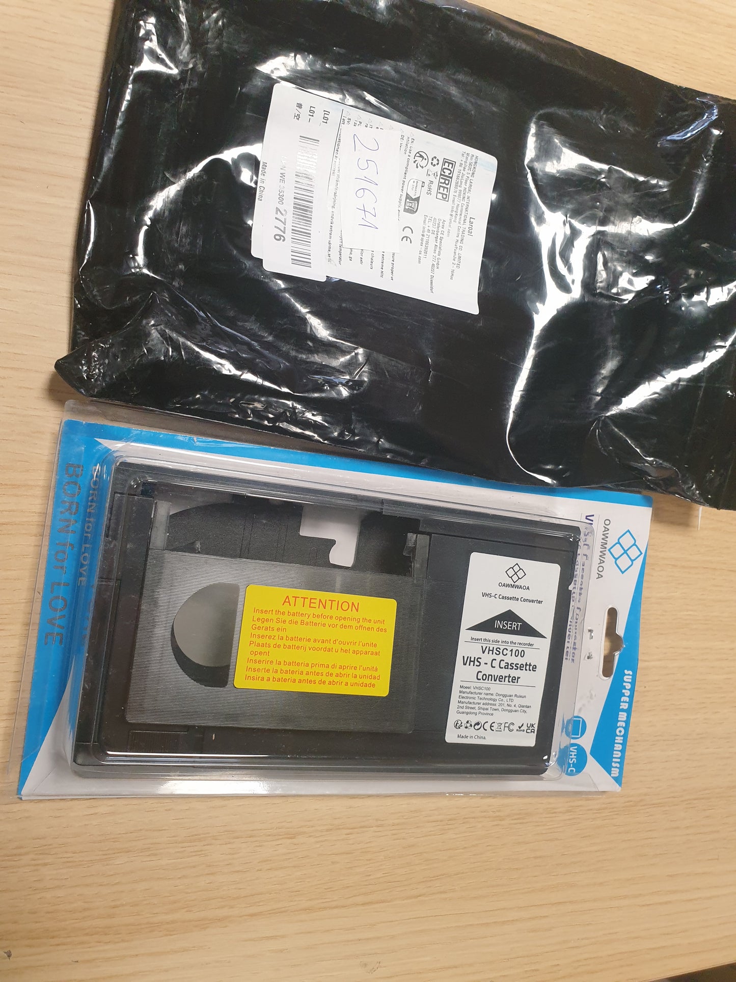 251671 - LAROAL Përshtatës kasete VHS-C, Konvertues VHS, Kuti Konvertuesi Video, Përshtatës Konvertuesi Kasete VHS, Jo i Përputhshëm me 8mm Mini DV ose Hi8