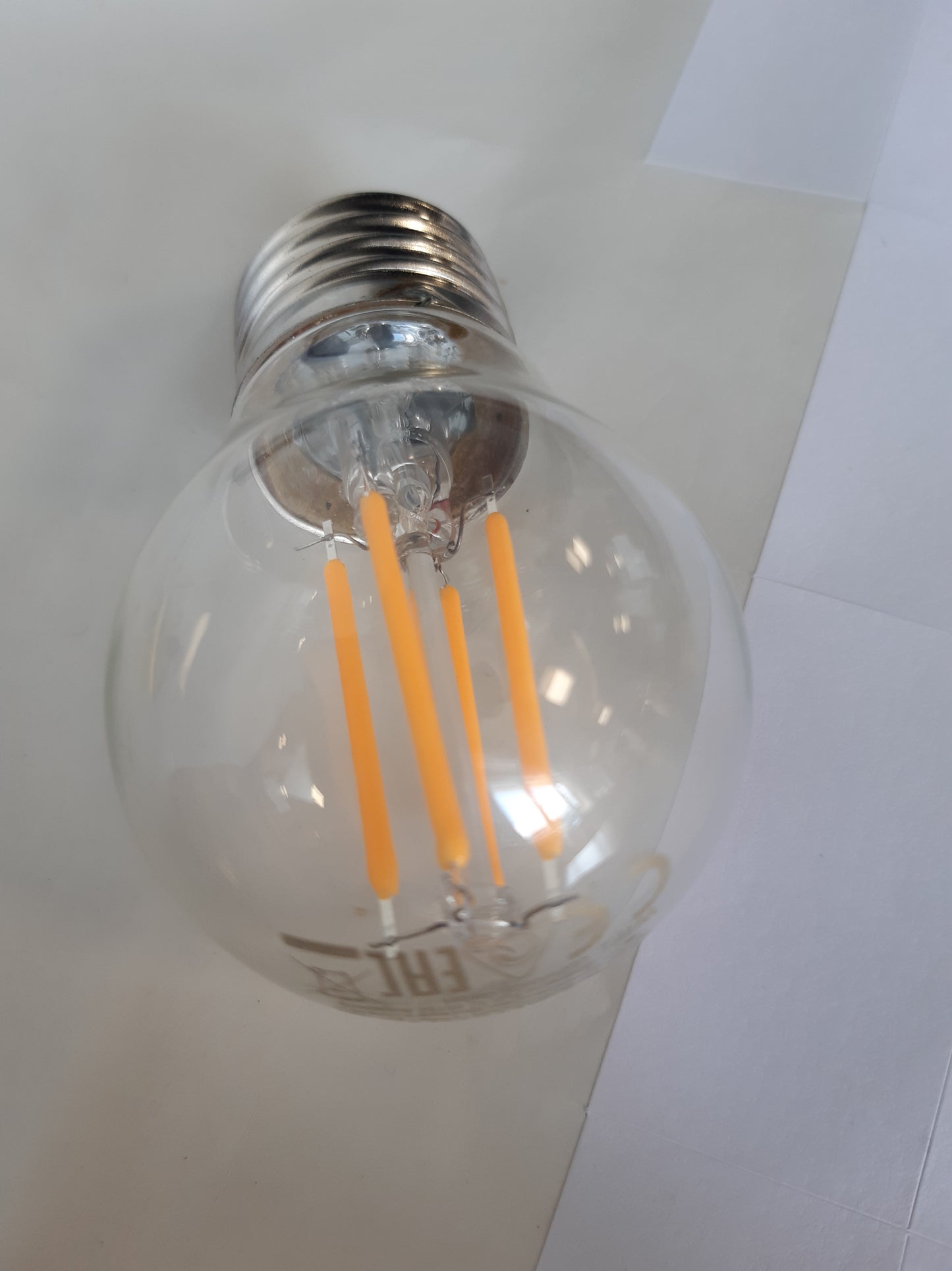 225244 - LEDVANCE Llambë LED E27, Mini-Sfere, 4W (470 lumen), zëvendëson 60W, e bardhë e ngrohtë, e pajtueshme me Alexa dhe Google Assistant, 1 llambë