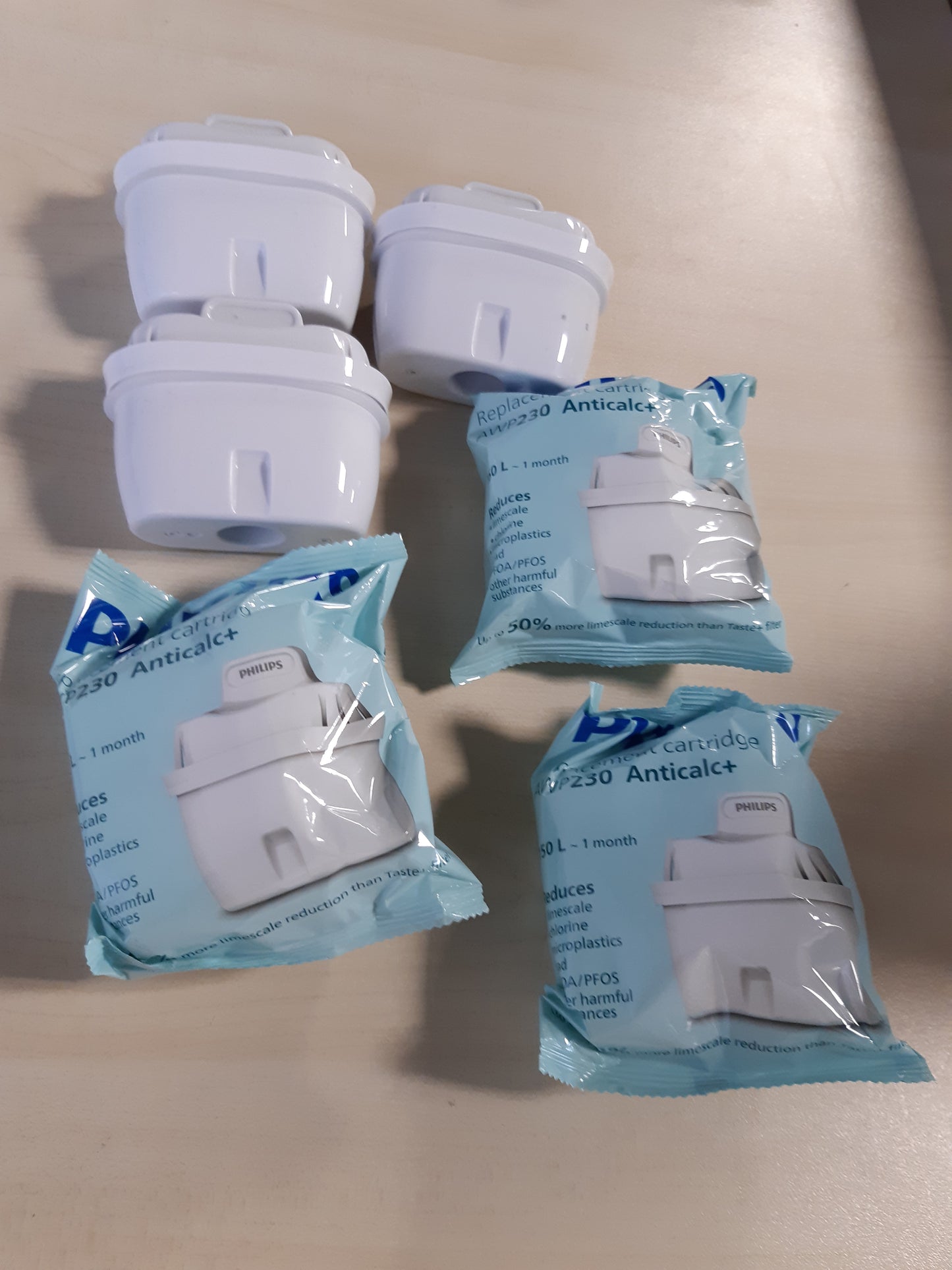 251770 - PHILIPS Fishek Filtri Uji Anti-Limescale+, pako me 6 copë, i pajtueshëm me Brita*