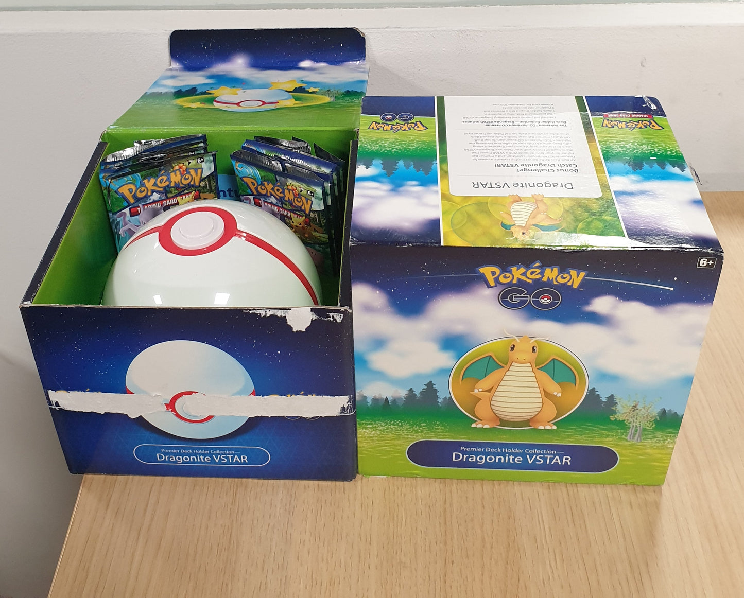 14668-Pokemon TCG: Koleksioni i Mbajtësve të Kuvertës Pokemon GO Premier Dragonite VSTAR